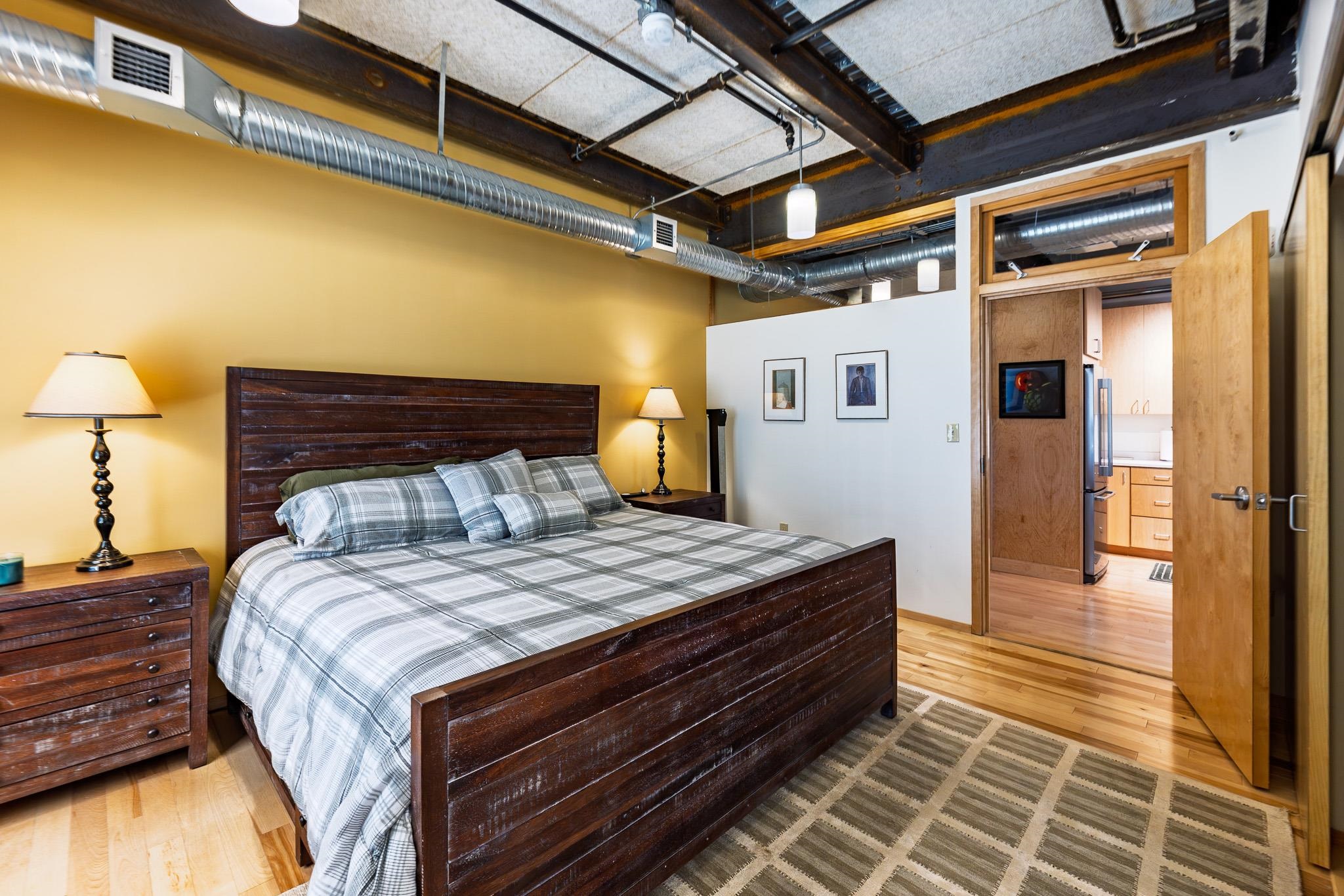 35 Railroad Row Property Photo 10