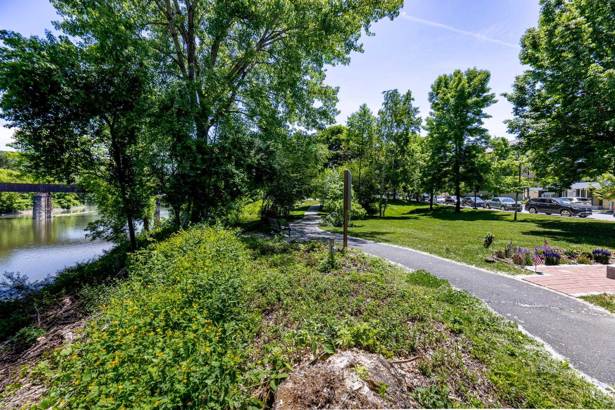 35 Railroad Row Property Photo 15