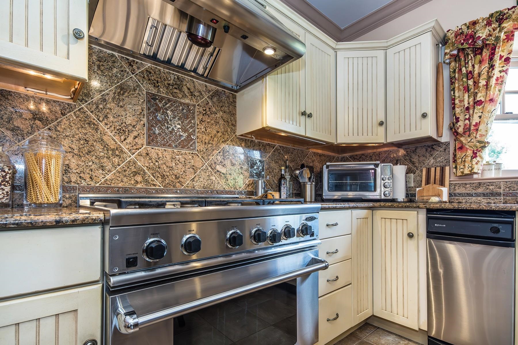 50 Pleasant Street Property Photo 10
