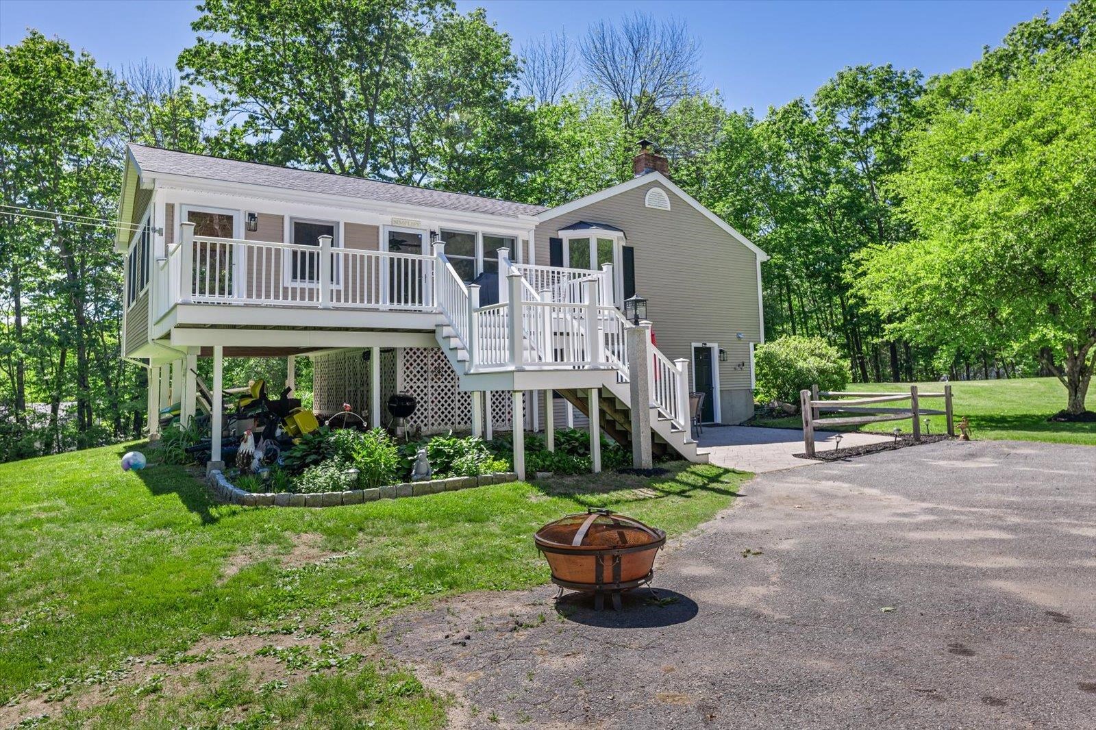 407 Middle Winchendon Road Property Photo 2