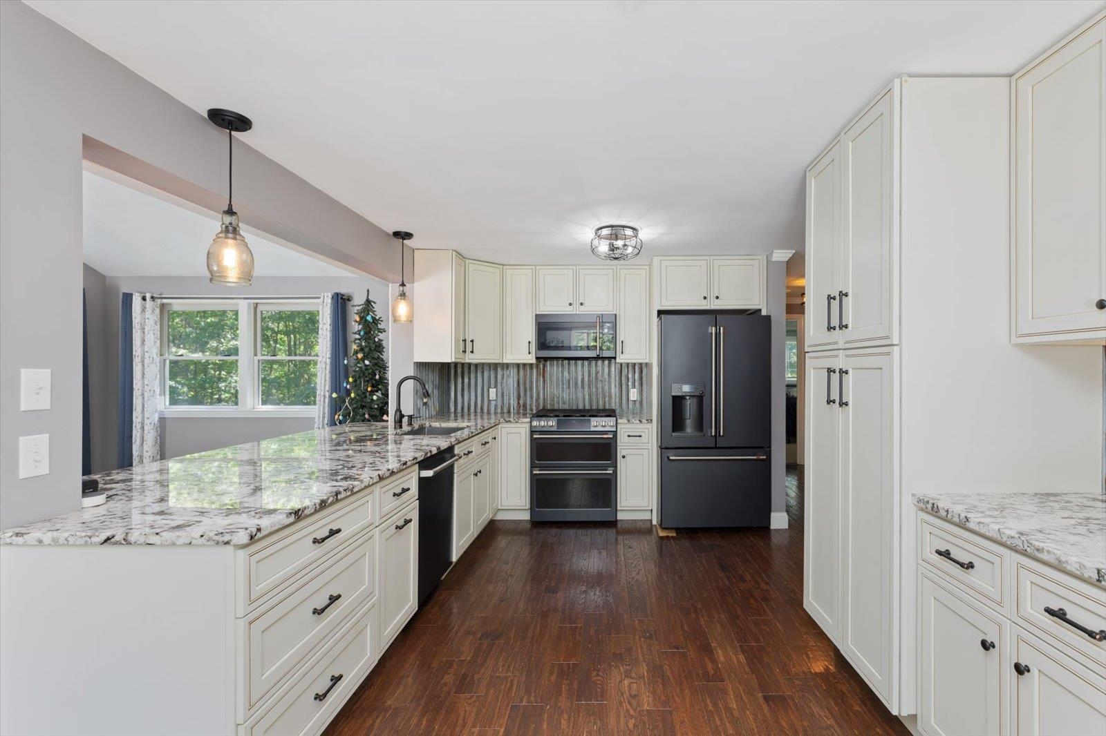 407 Middle Winchendon Road Property Photo 3