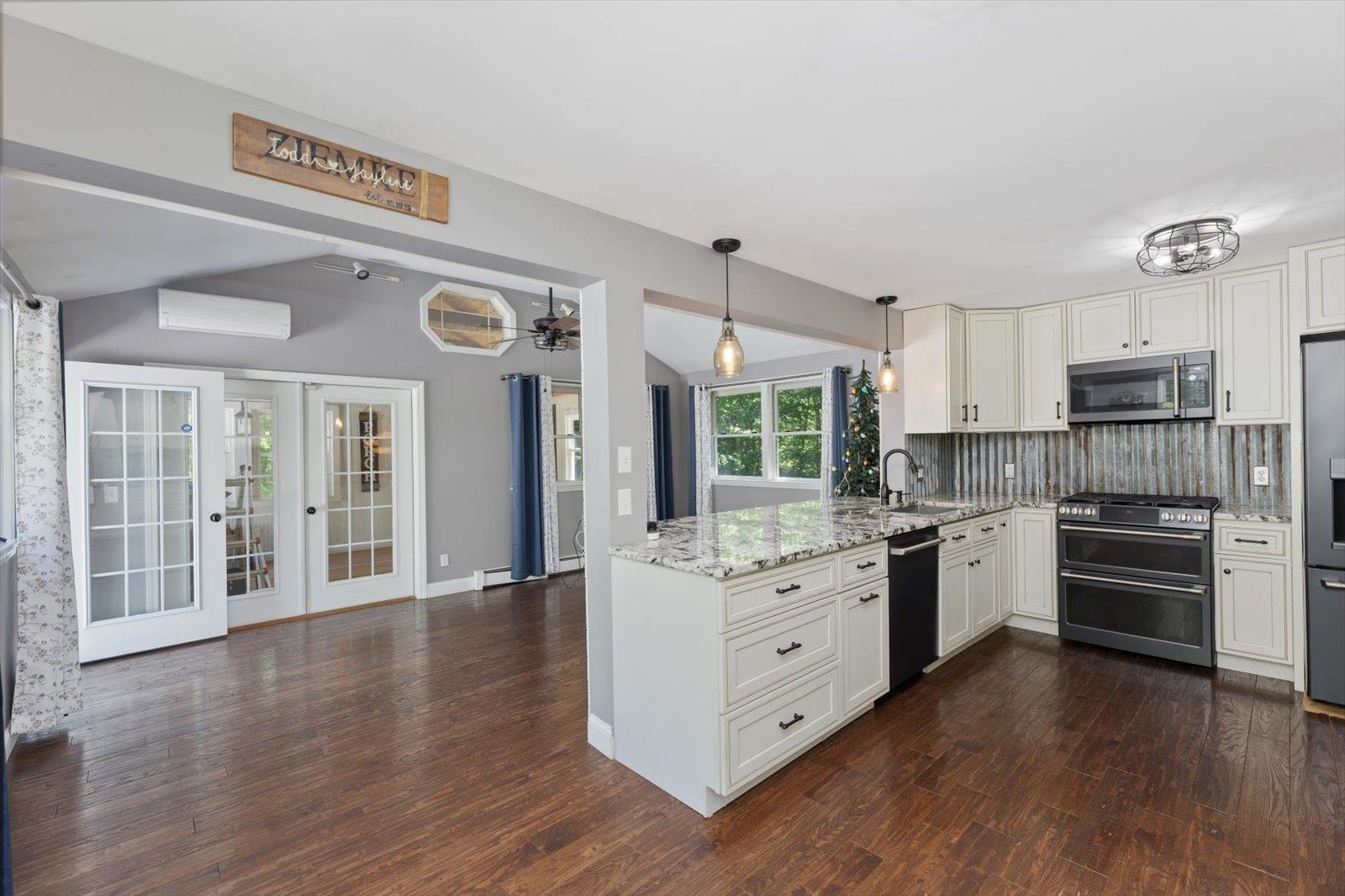 407 Middle Winchendon Road Property Photo 5