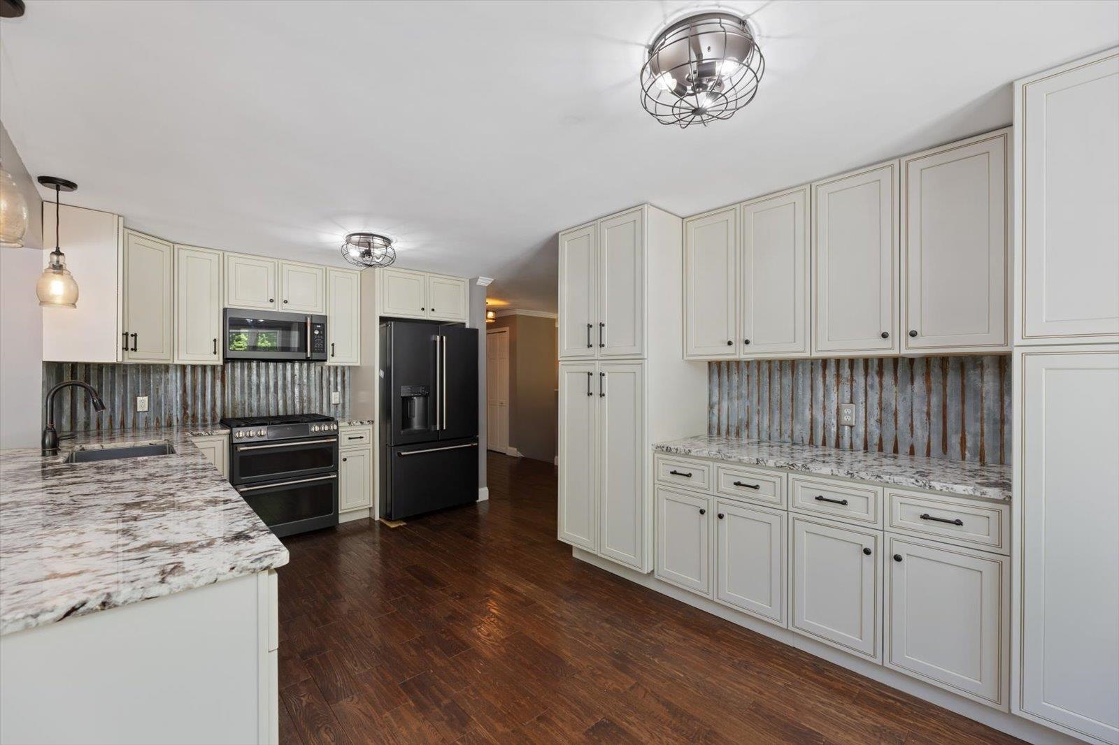 407 Middle Winchendon Road Property Photo 7