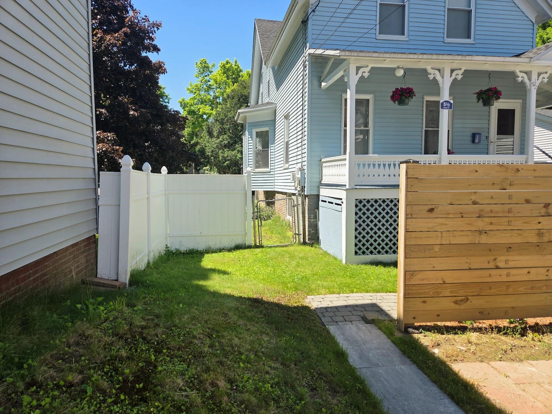 5 1/2 Lyndon Street Property Photo 3