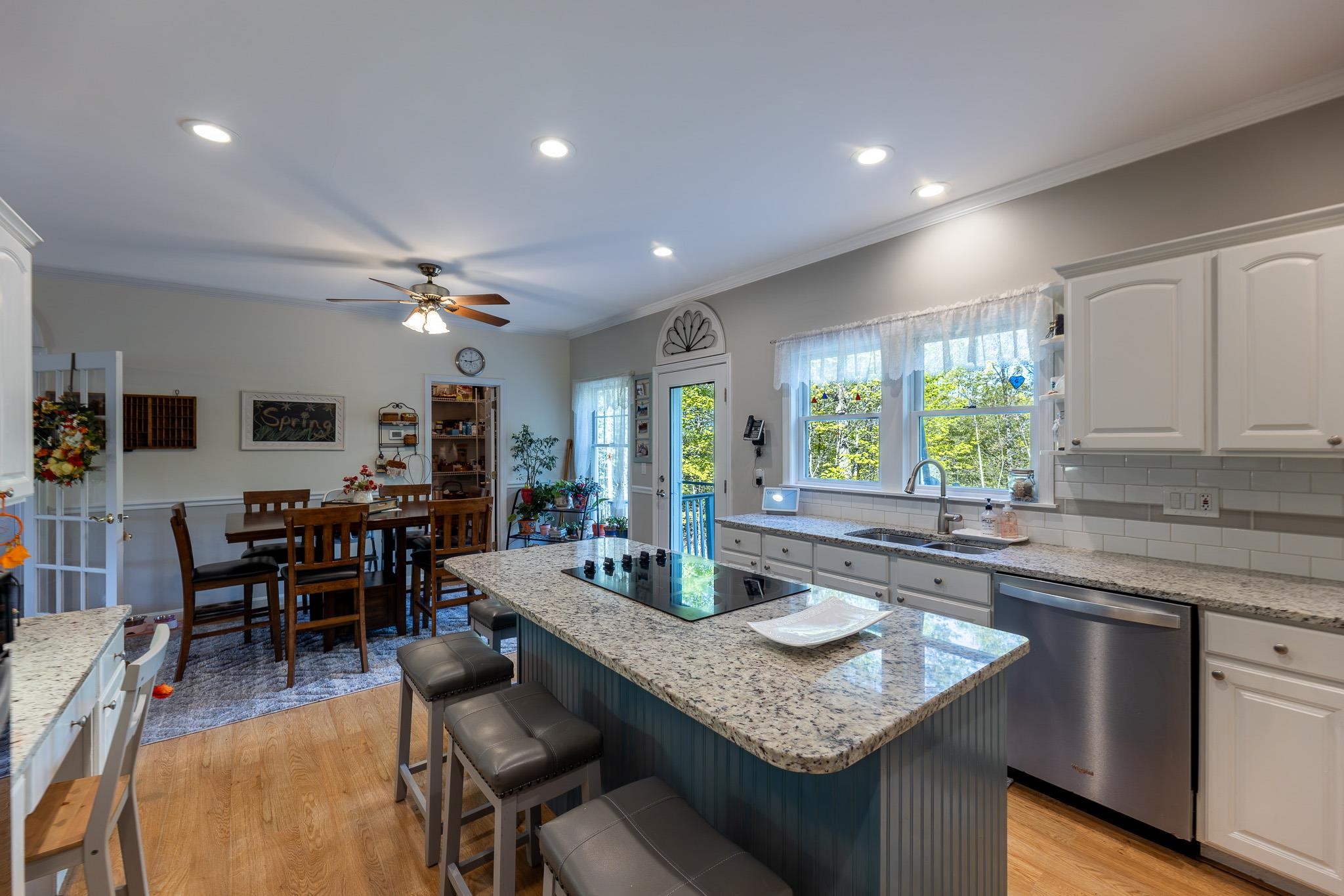 10 King Road Property Photo 4