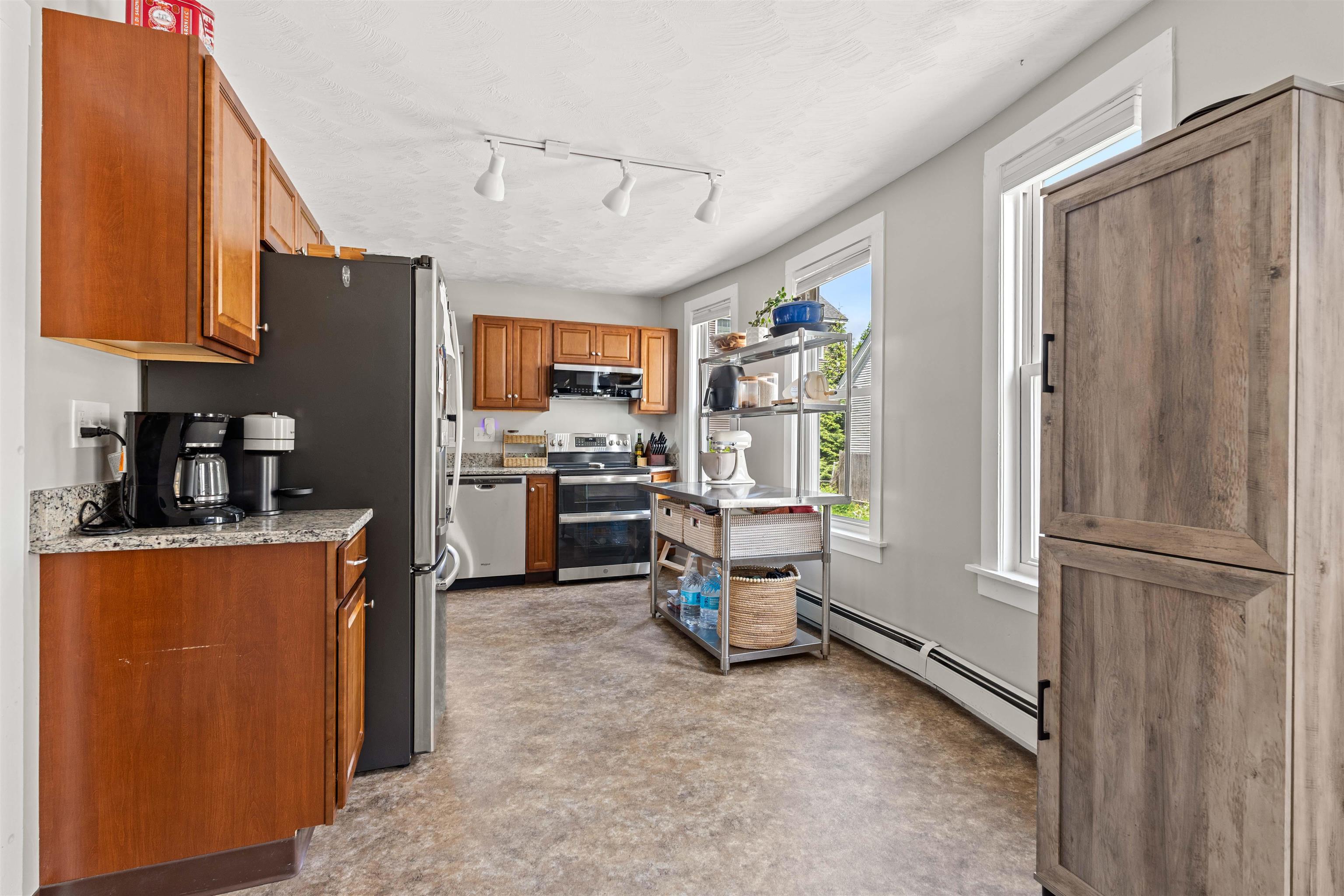 239 Cass Street Property Photo 6