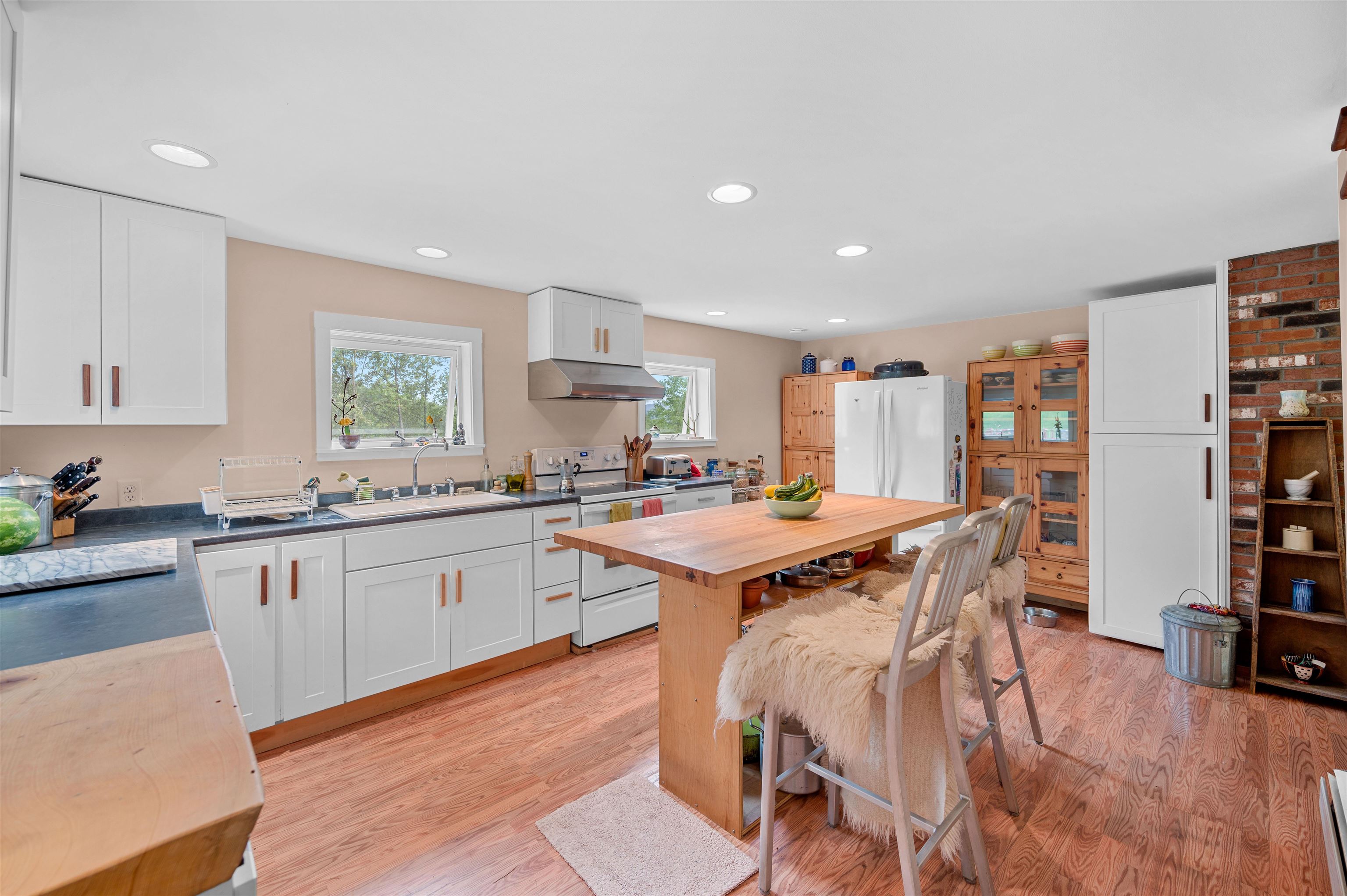 323 Calais Road Property Photo 15
