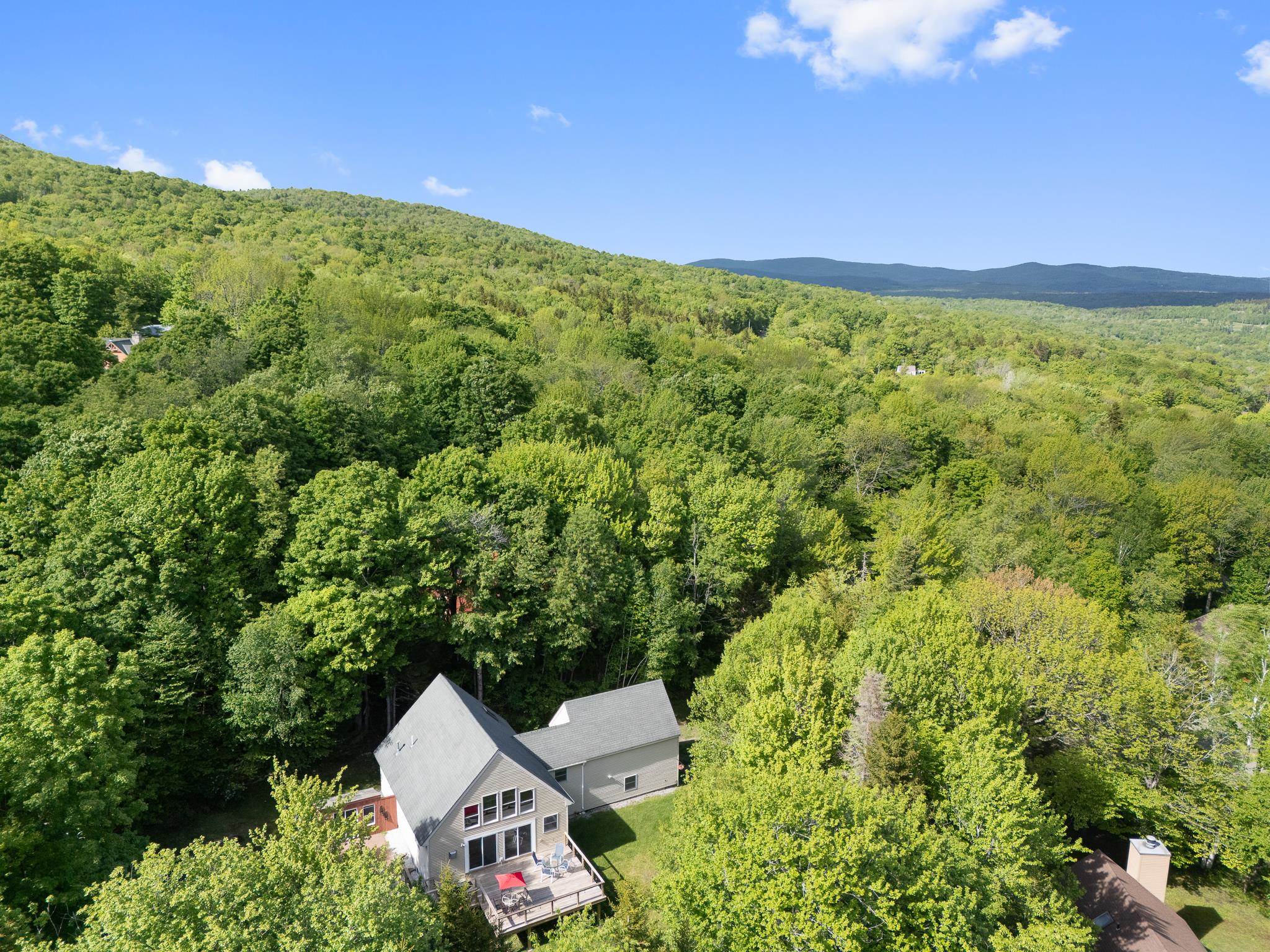 8 Deer Run Property Photo 2
