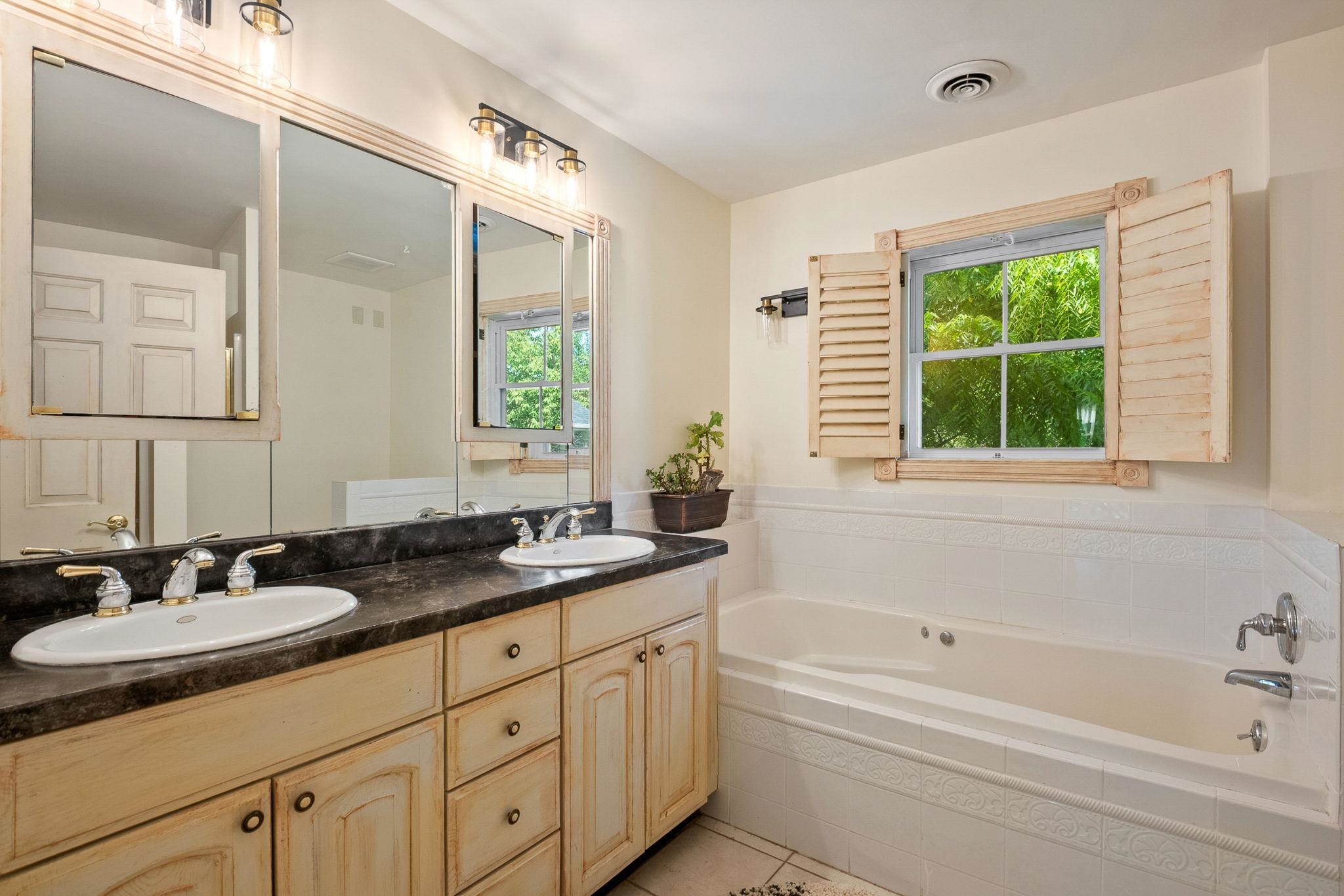 995 Dorset Street Property Photo 26