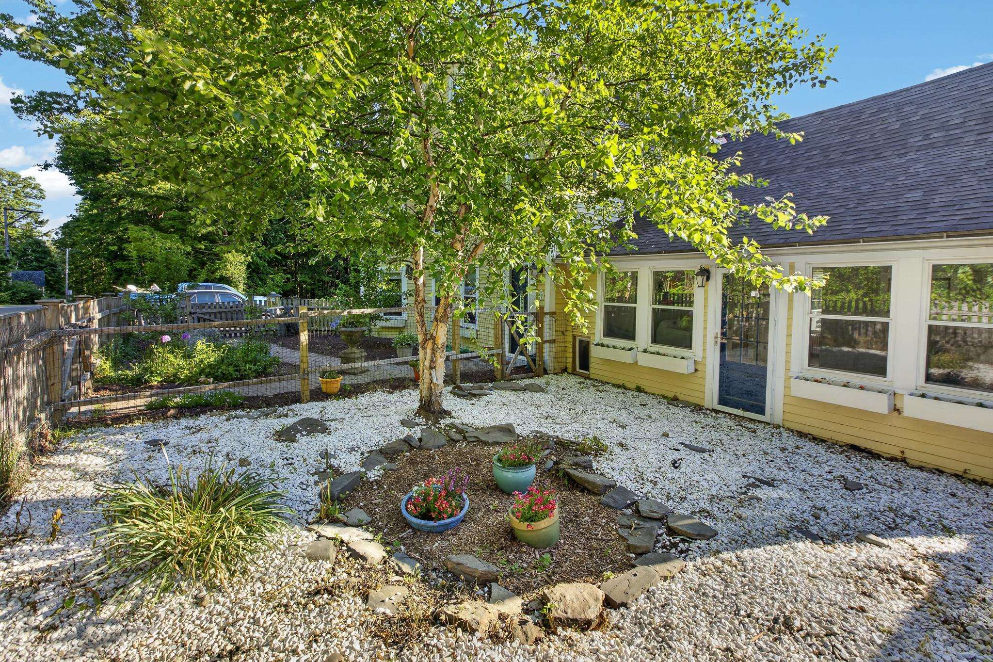 17 Forest Road Property Photo 32