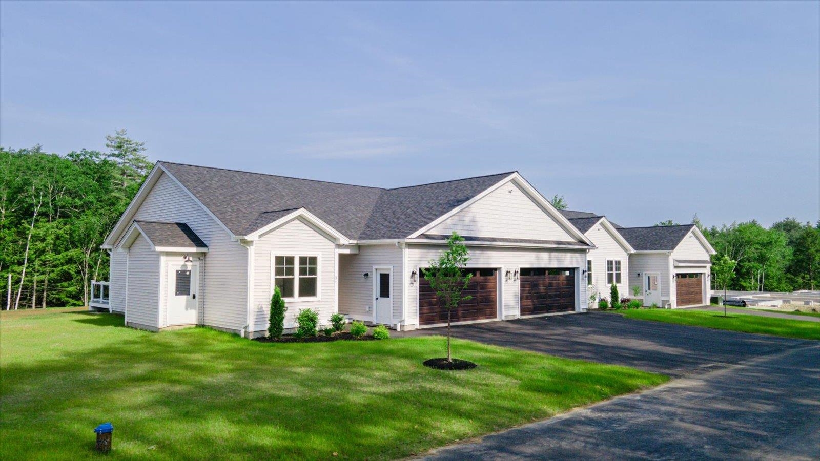 41 Willow Lane Property Photo 1