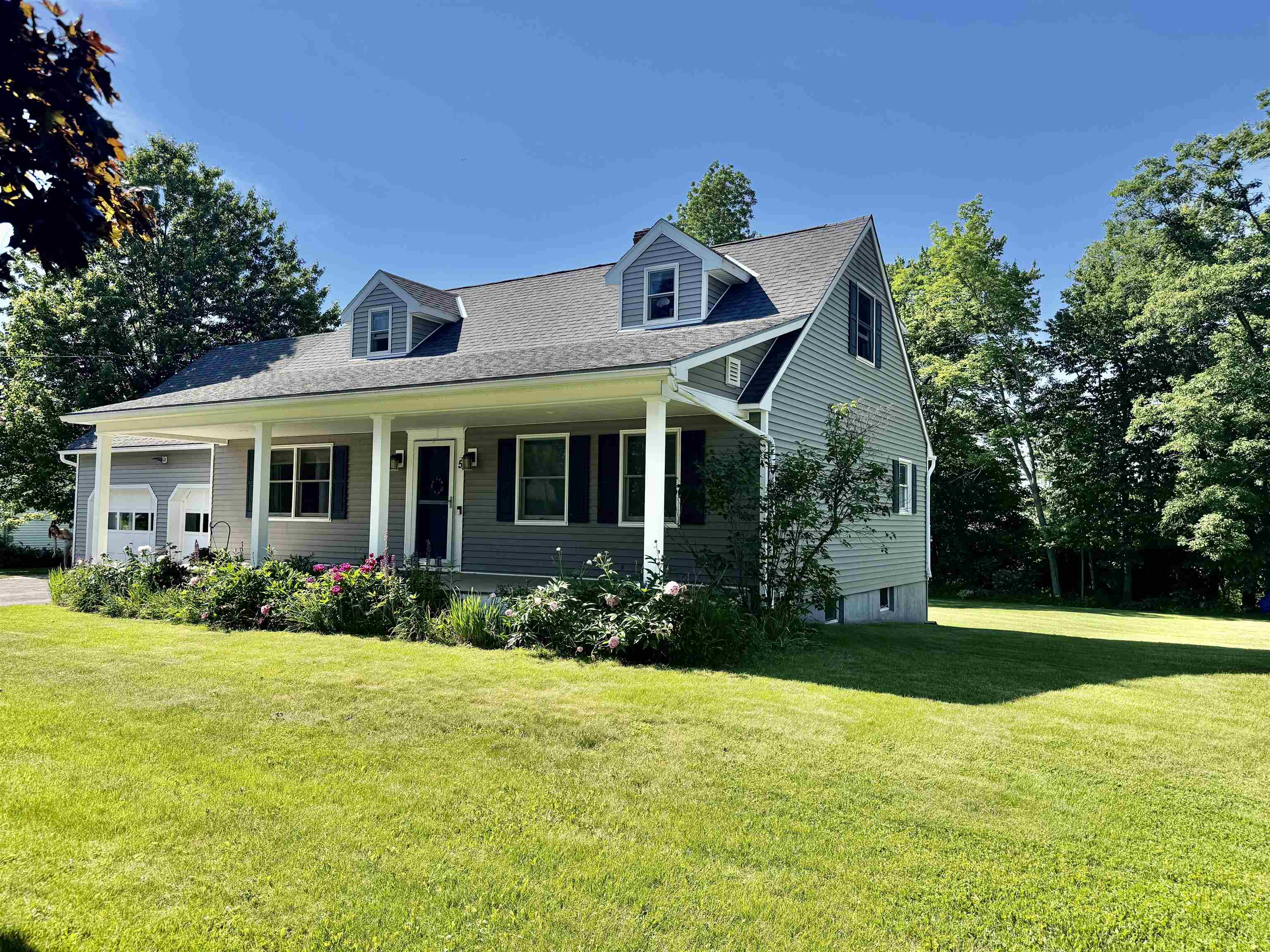 5 Tuttle Meadow Drive Property Photo 2
