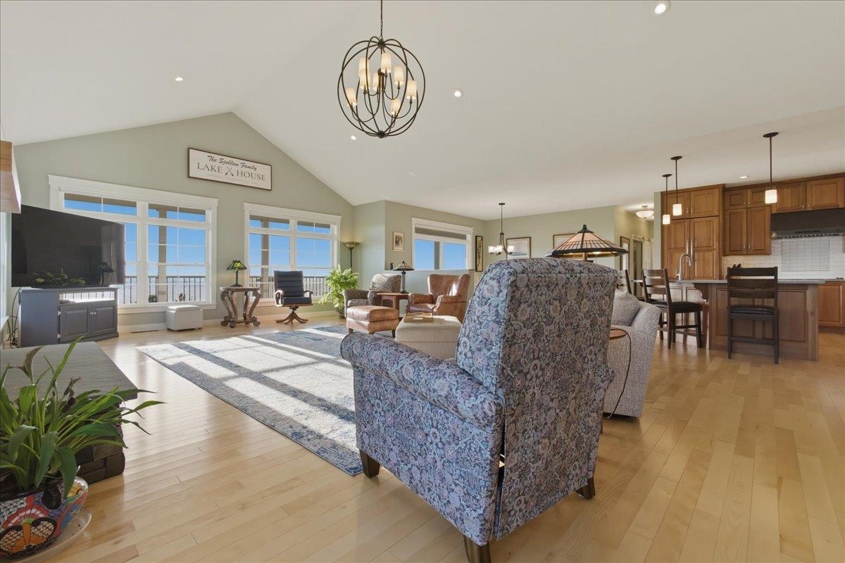 405 Harriet Drive Property Photo 6