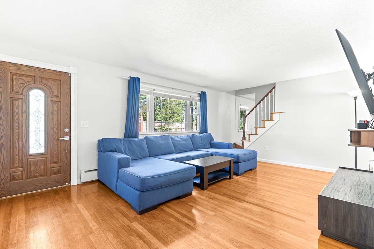 10 Oakdale Avenue Property Photo 11