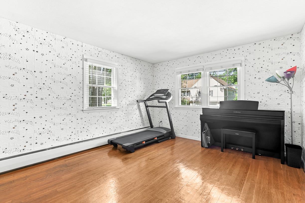 10 Oakdale Avenue Property Photo 18