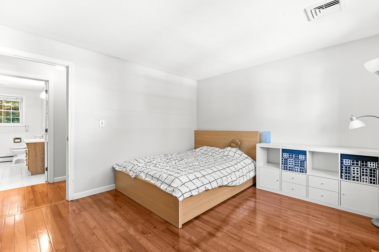 10 Oakdale Avenue Property Photo 32