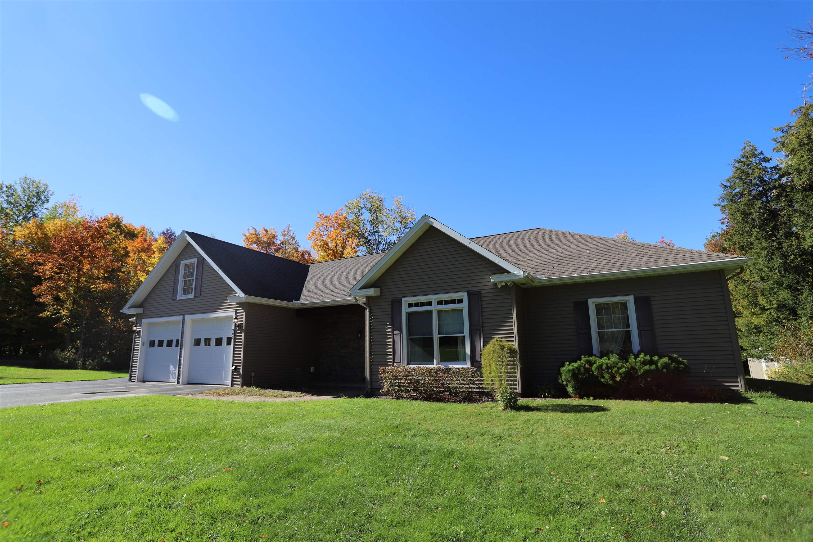 905 Dairninaka Drive Property Photo 17