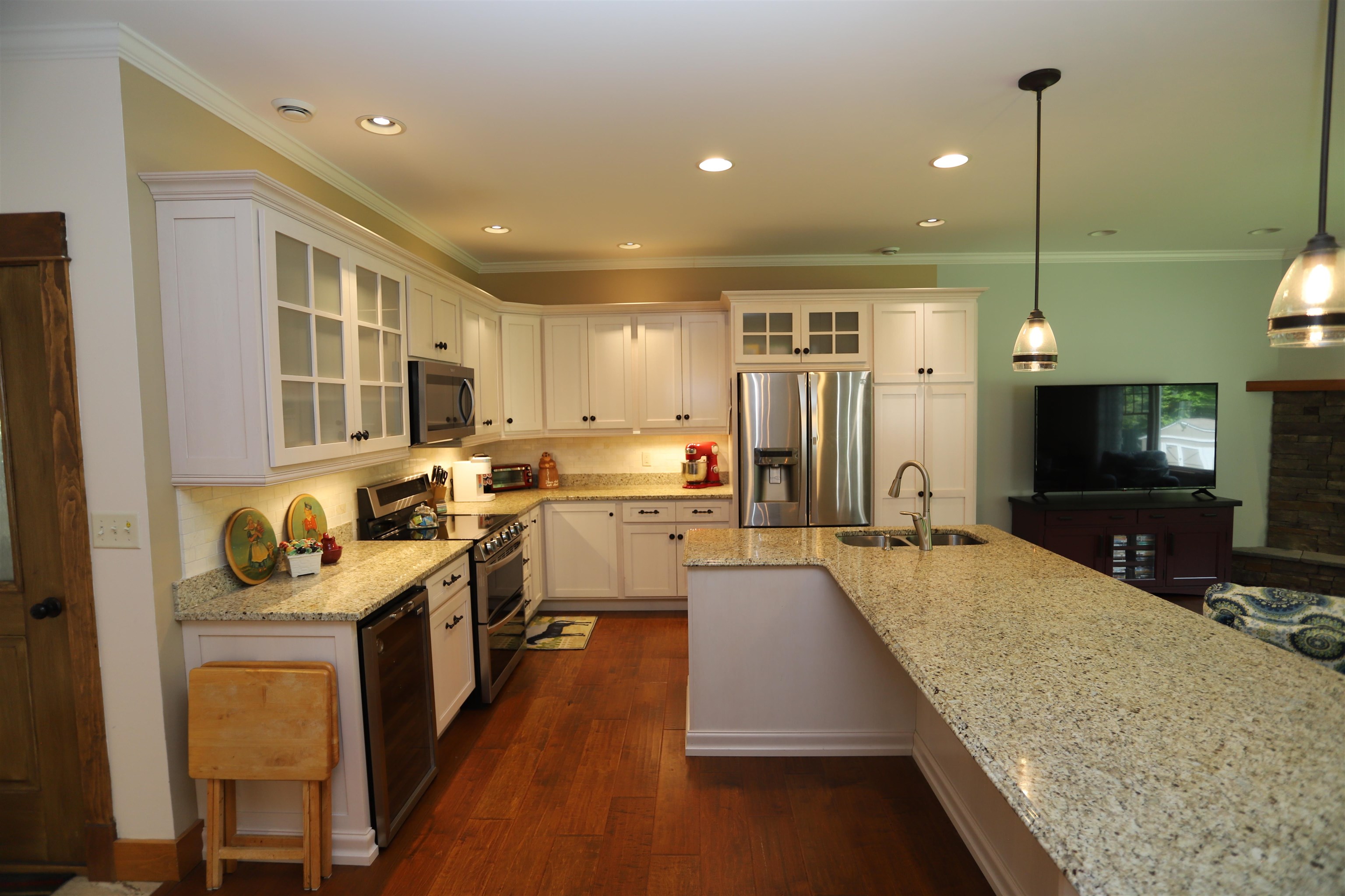905 Dairninaka Drive Property Photo 28