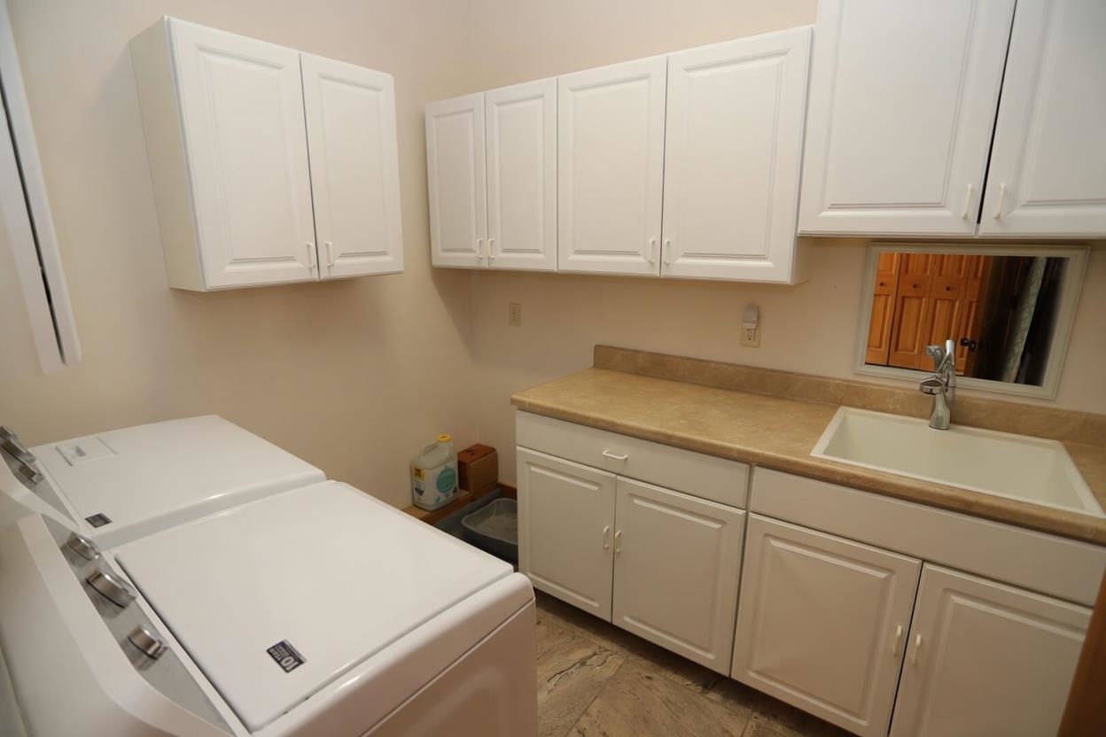 905 Dairninaka Drive Property Photo 32