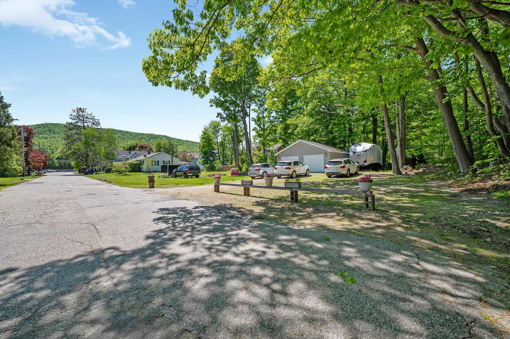 14 Broadway Avenue Property Photo 15