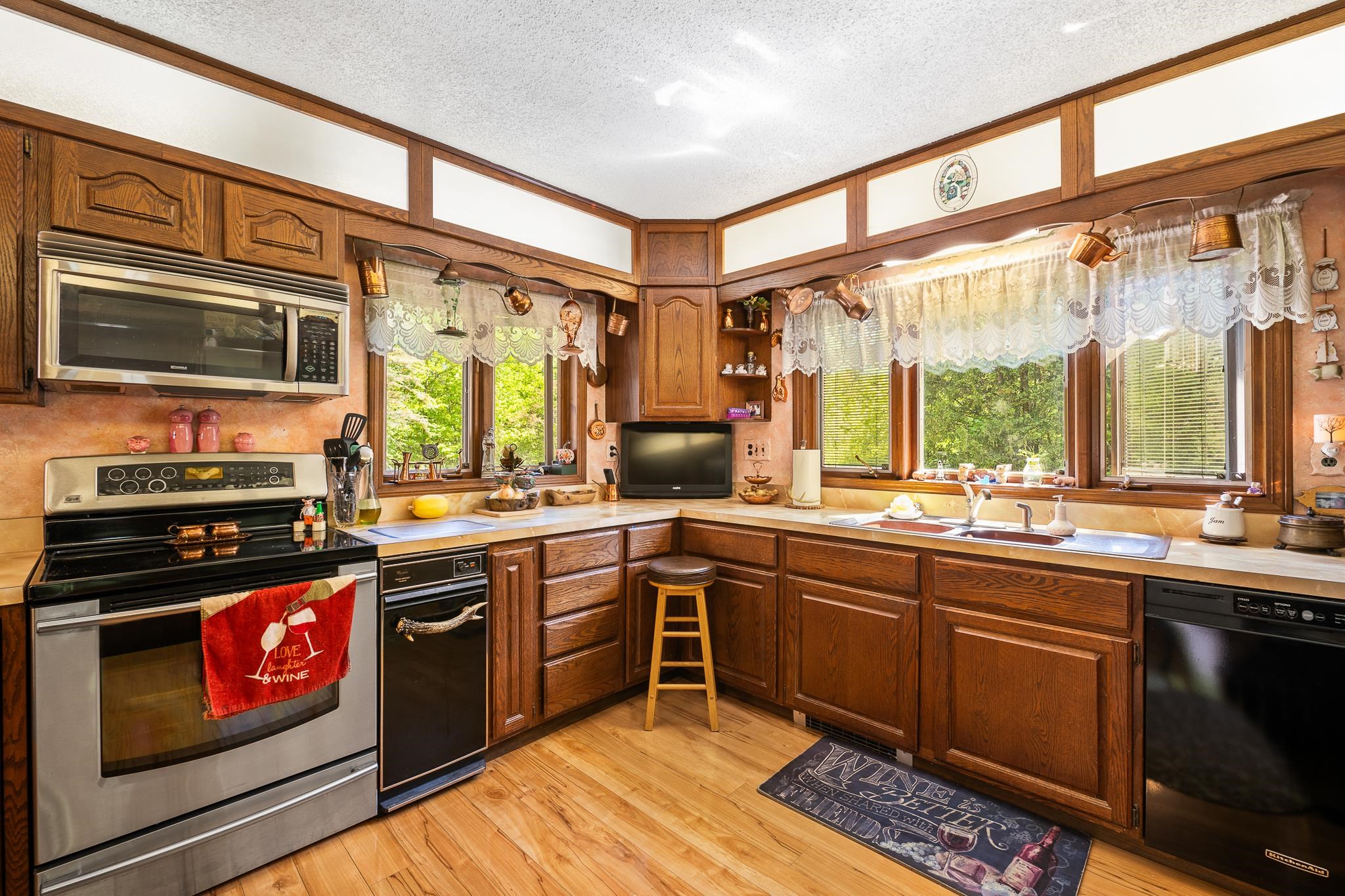 14 Broadway Avenue Property Photo 35