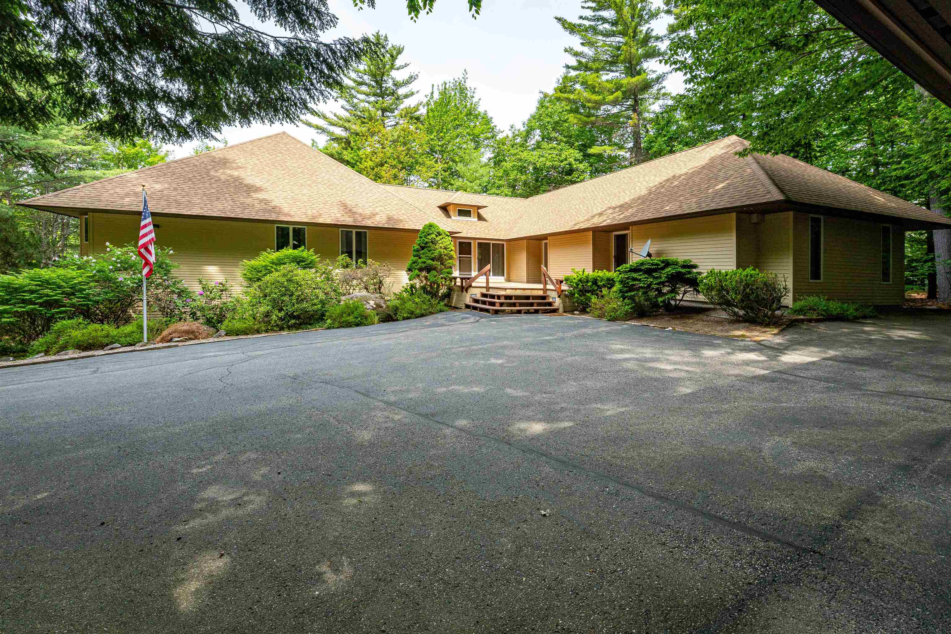 14 Forest Ring Drive Property Photo 1
