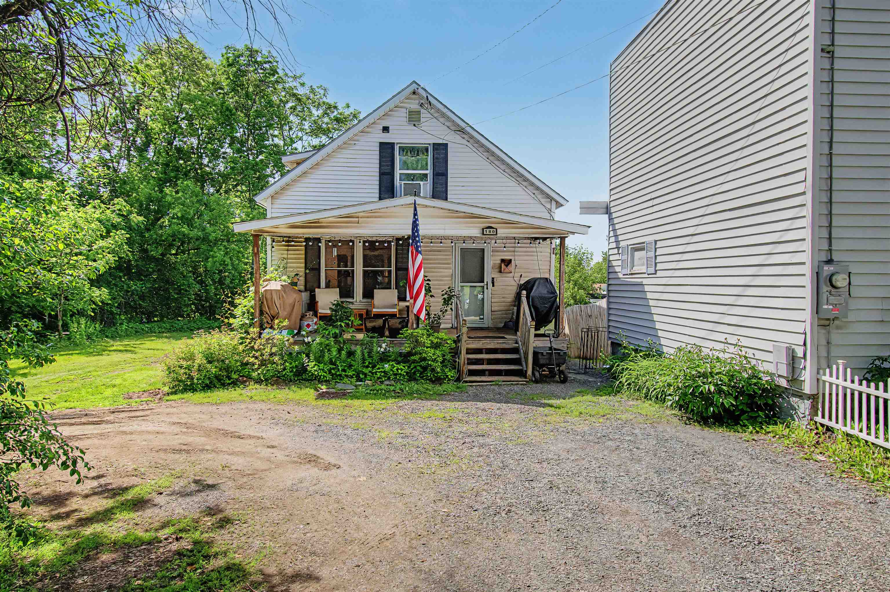 180 South Main Street Property Photo 2