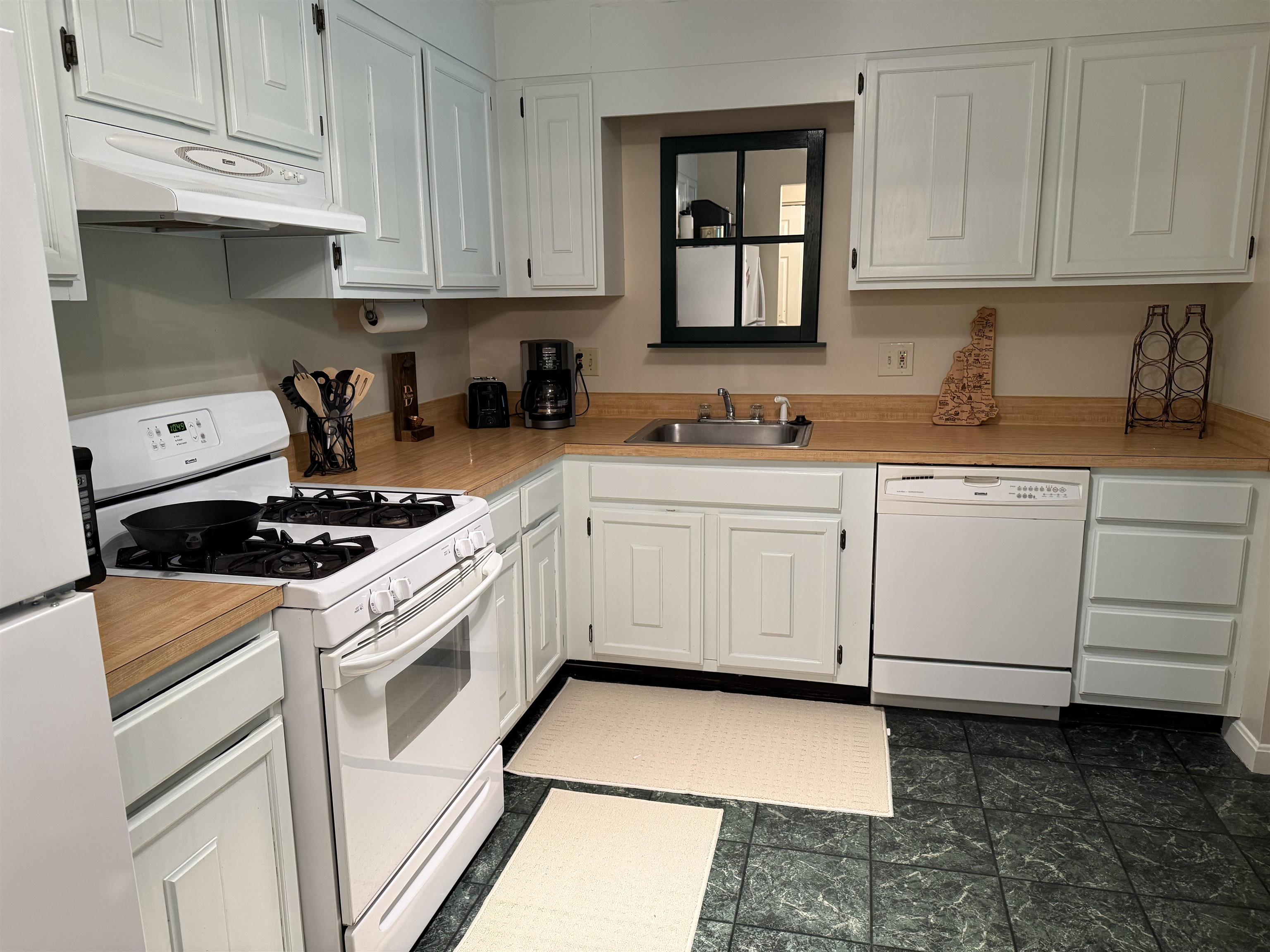 19 Country Club Drive Property Photo 11