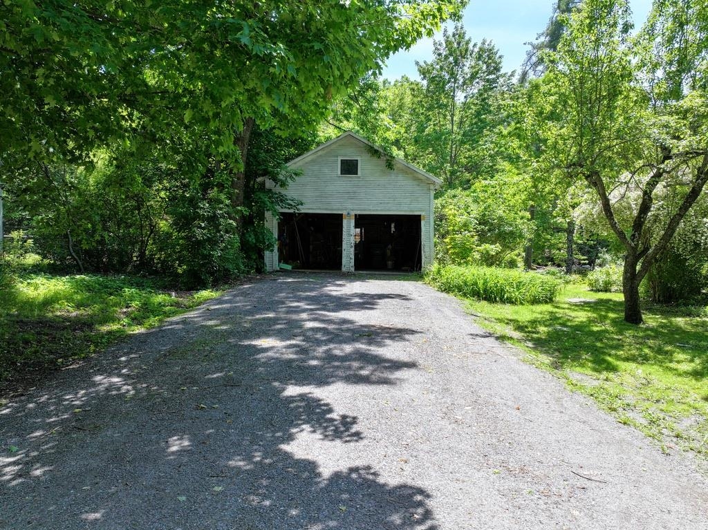 466 East Main Street Property Photo 6