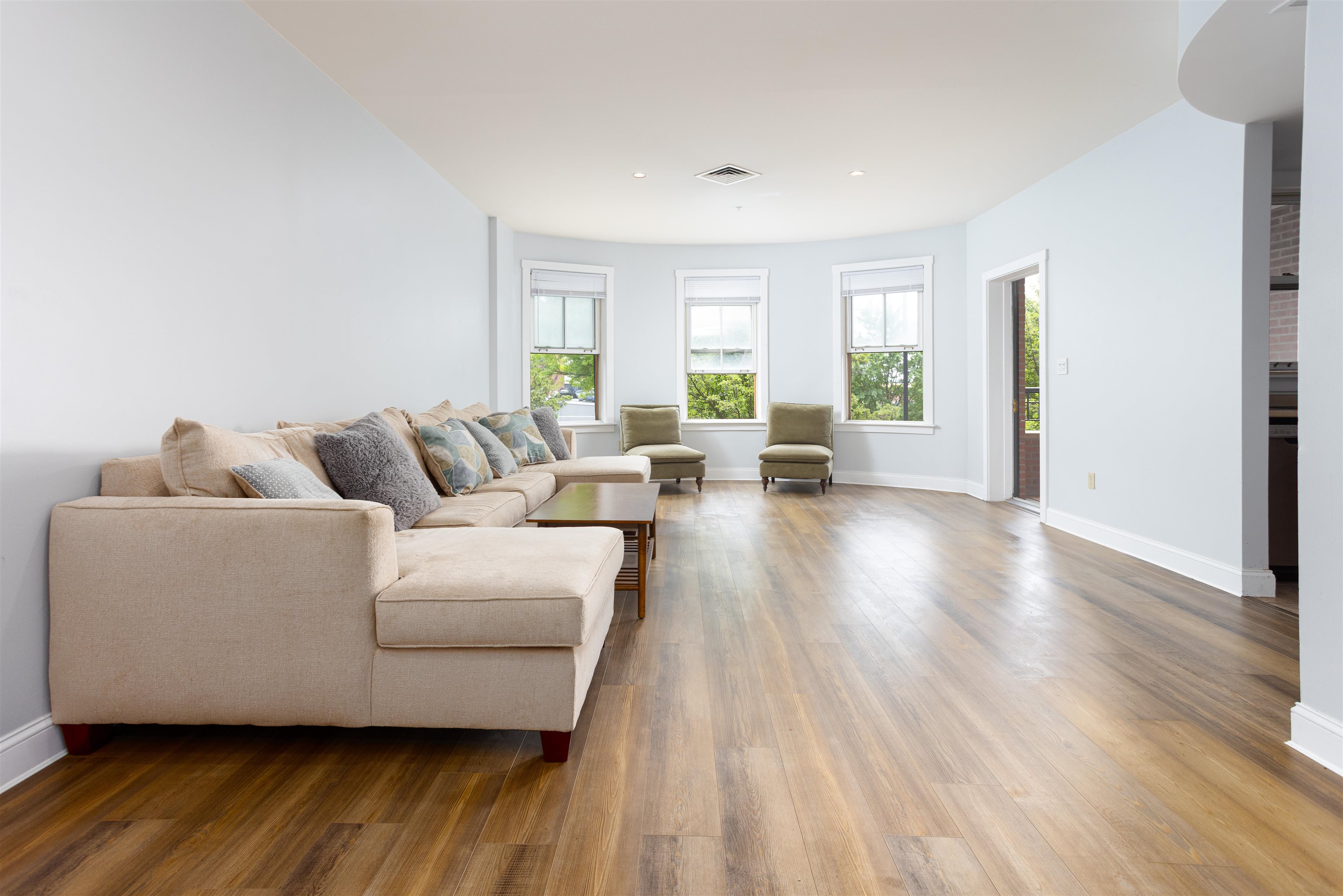 40 College Street Property Photo 3