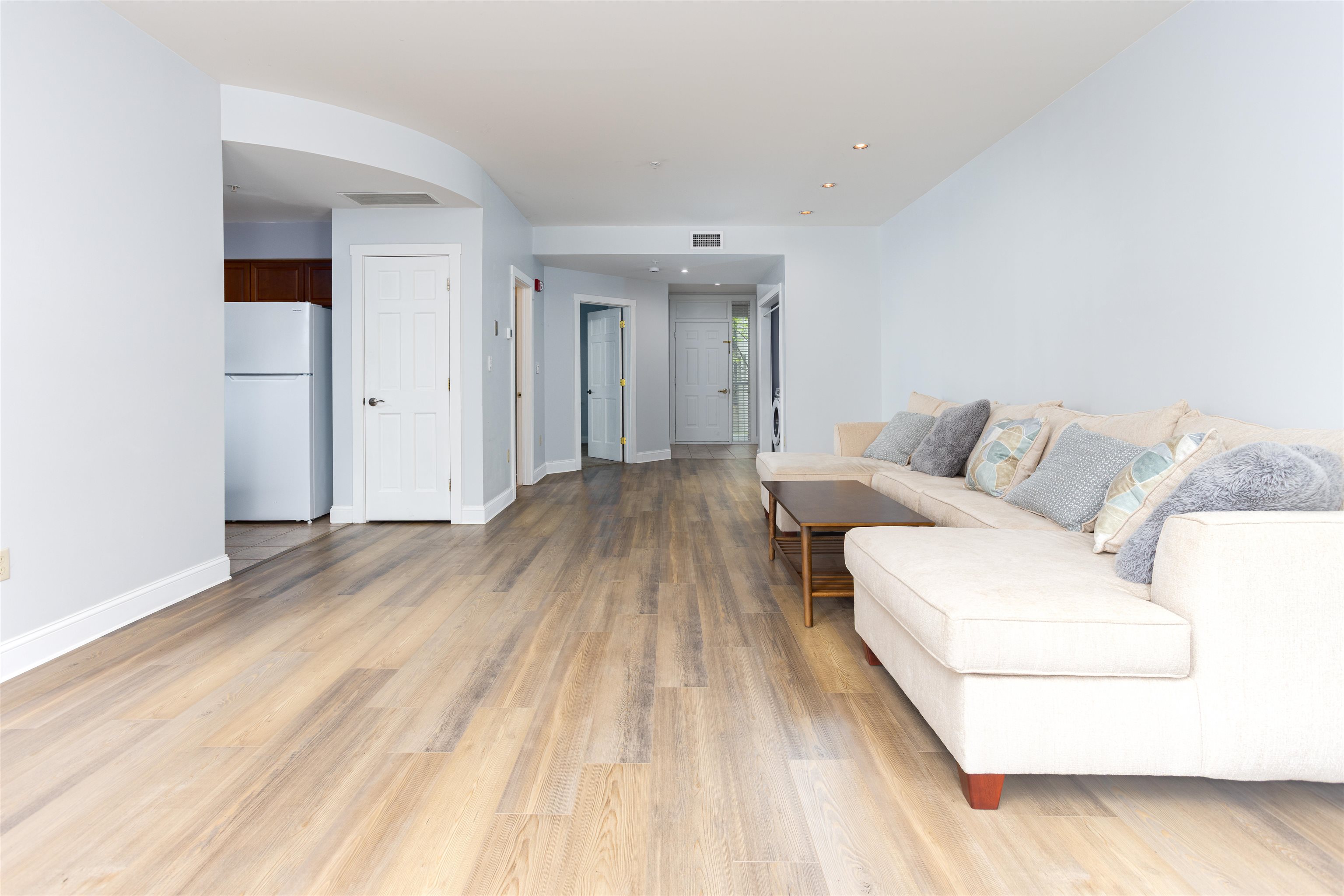 40 College Street Property Photo 5