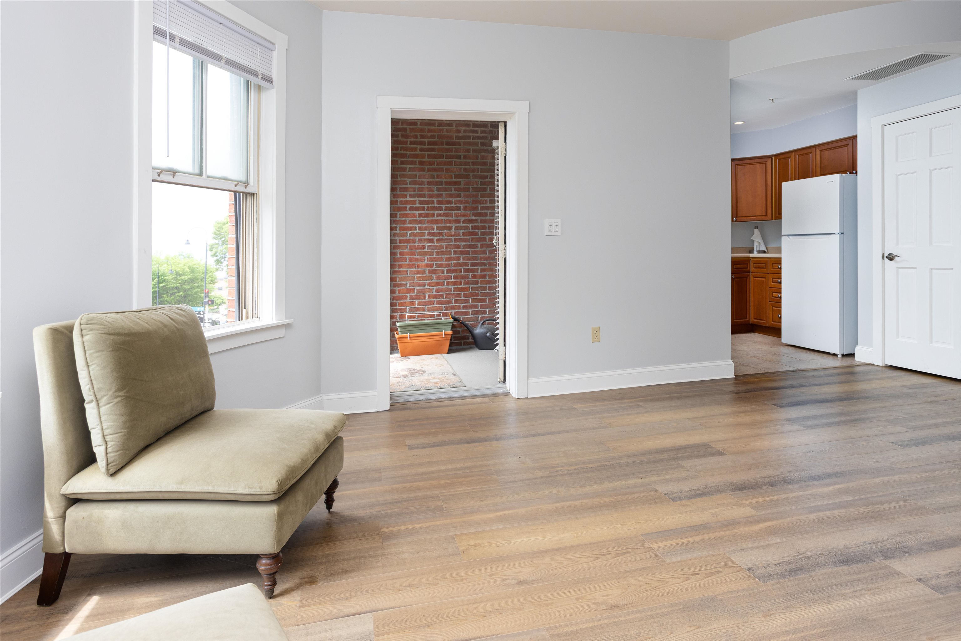 40 College Street Property Photo 6