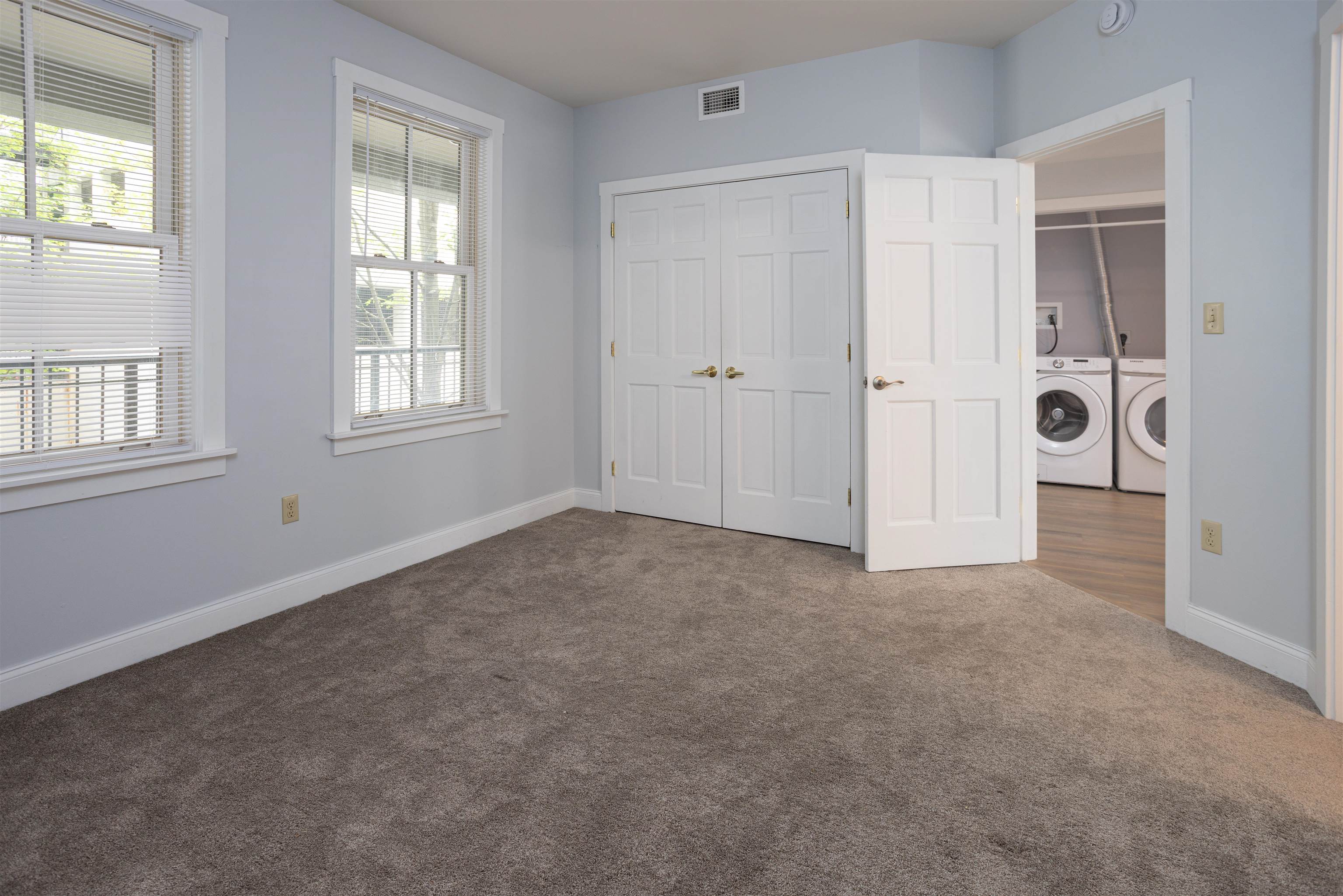 40 College Street Property Photo 11