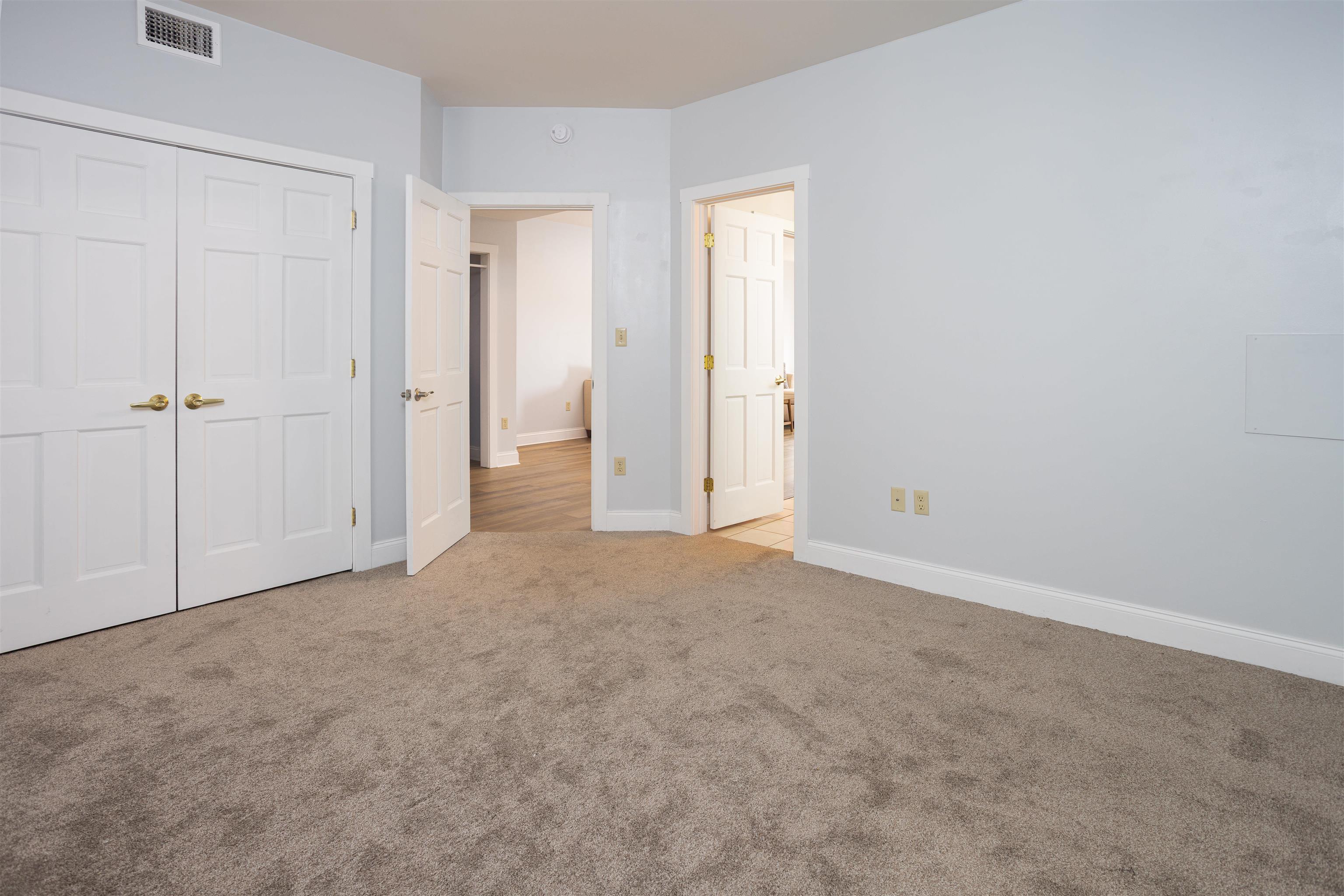 40 College Street Property Photo 12