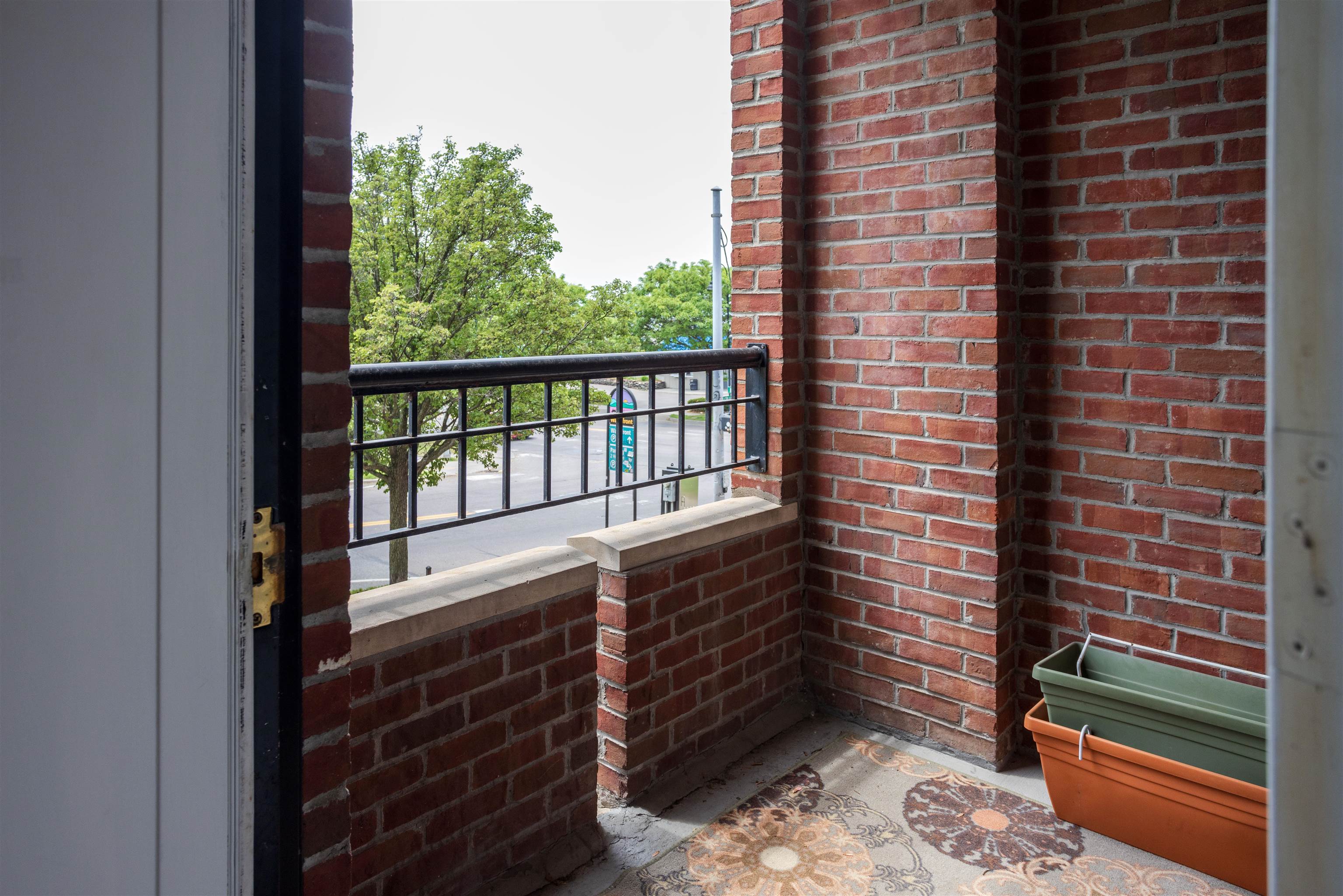 40 College Street Property Photo 16