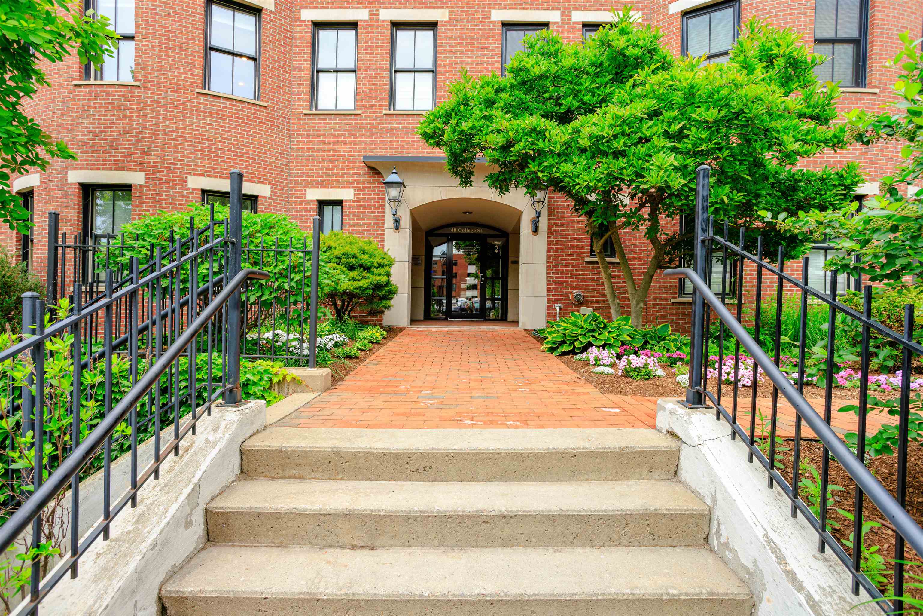 40 College Street Property Photo 22