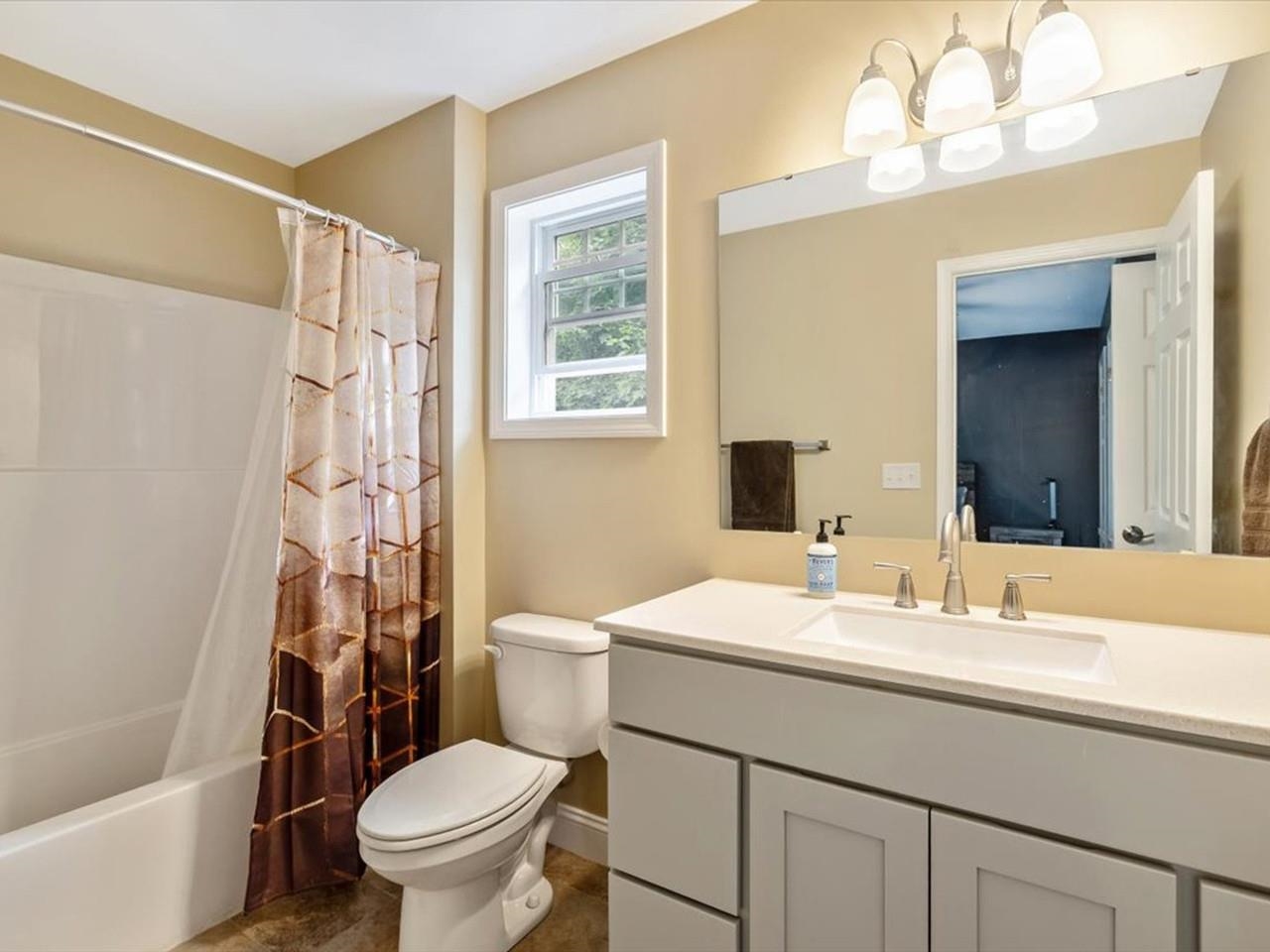 498 Fairfax Street Property Photo 17