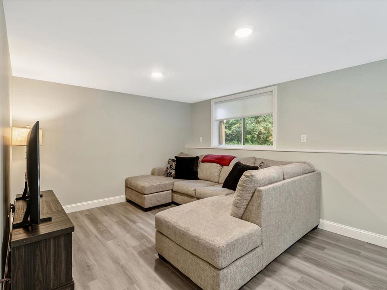 498 Fairfax Street Property Photo 27