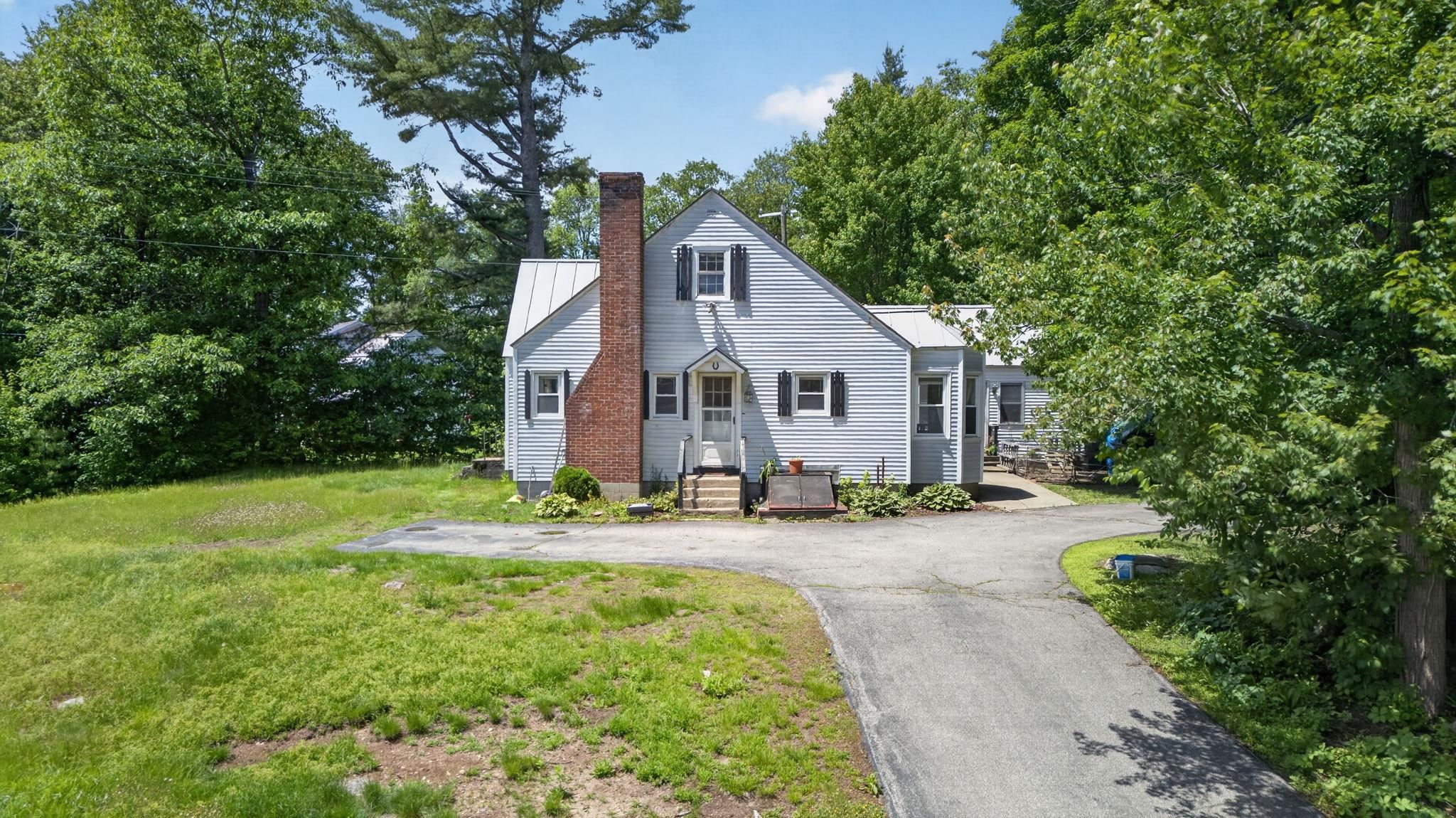 560 Sunapee Street Property Photo 9