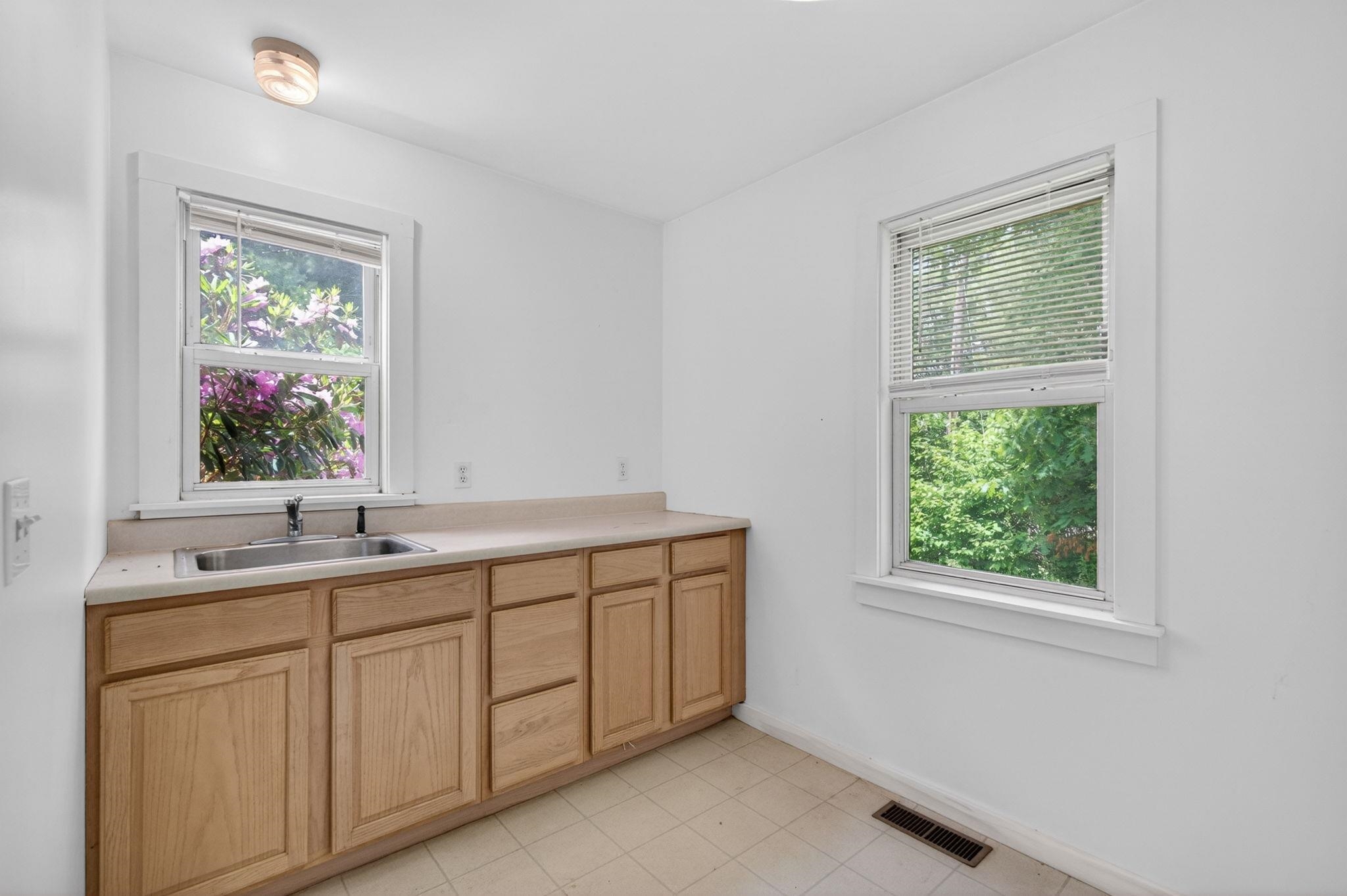 560 Sunapee Street Property Photo 31