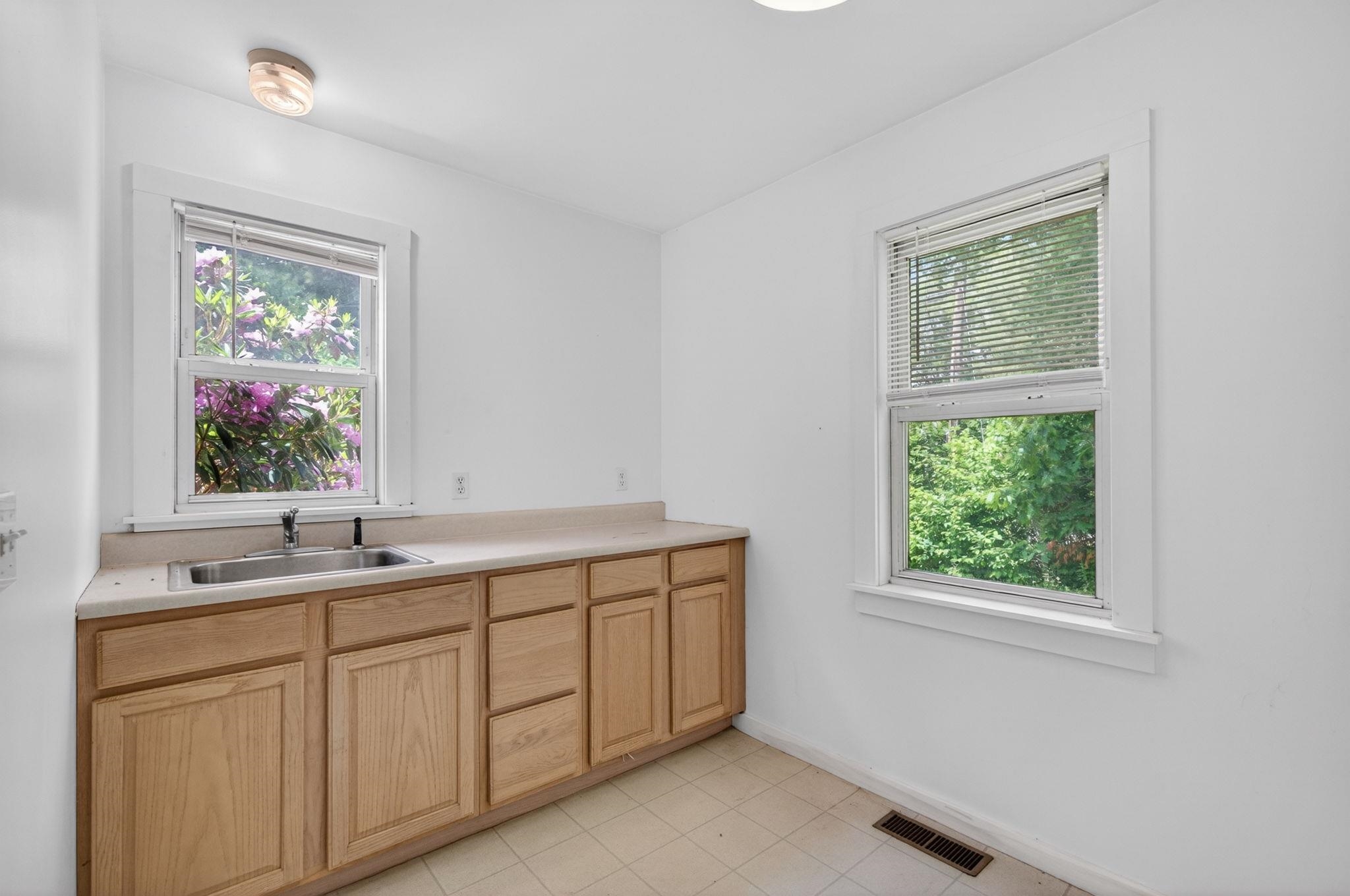560 Sunapee Street Property Photo 32