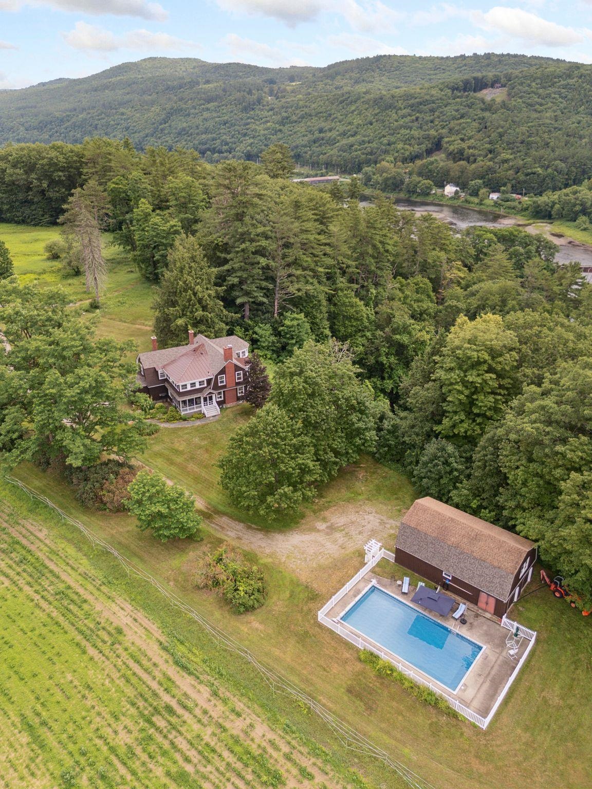 145 The Plateau Property Photo 46