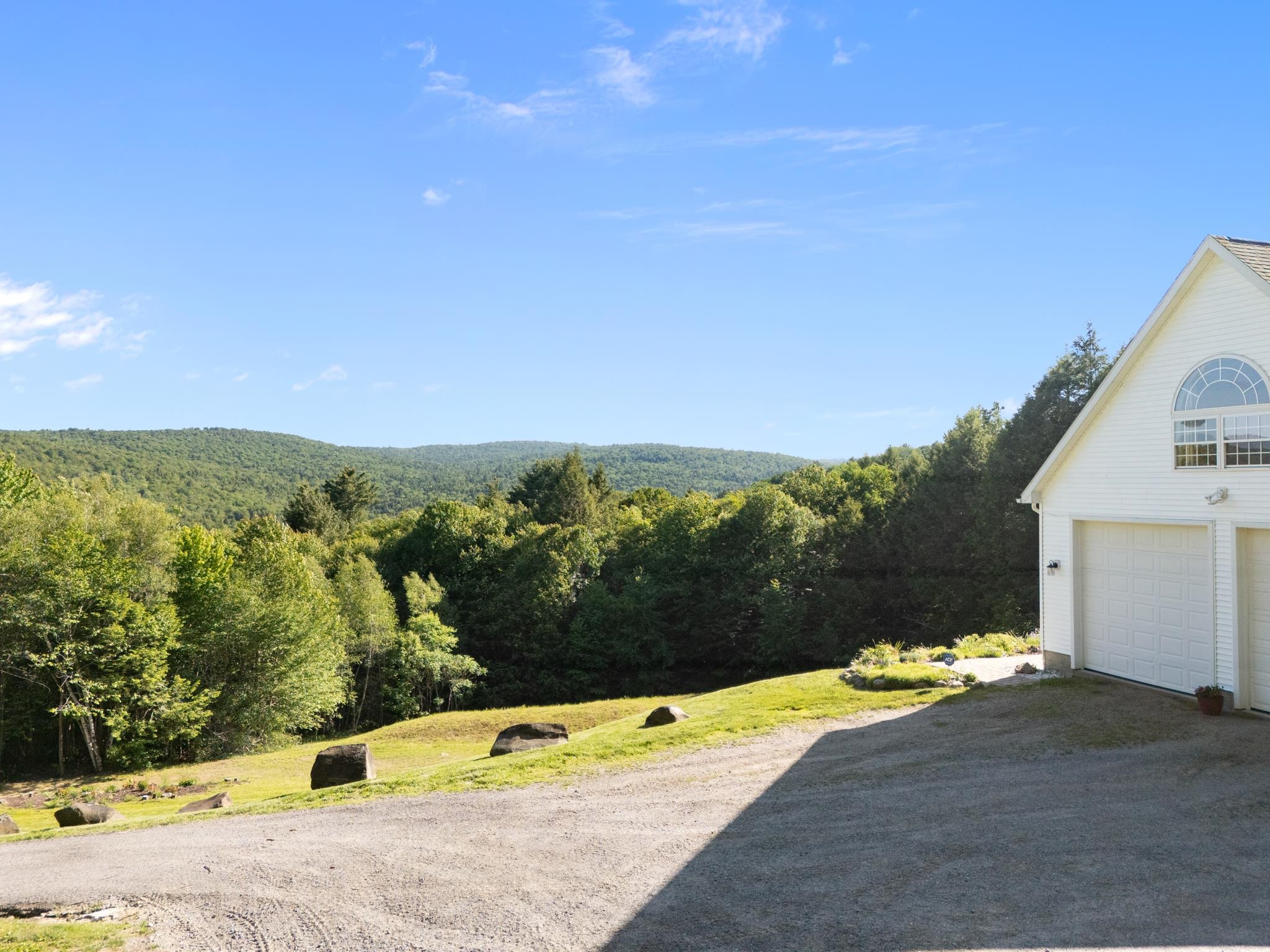 598 Hubbard Hill Road Property Photo 3