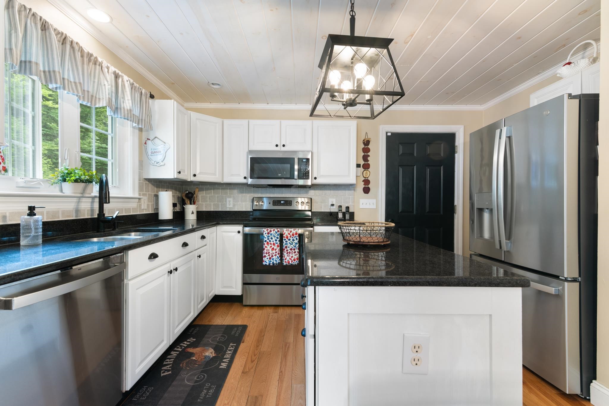 598 Hubbard Hill Road Property Photo 8