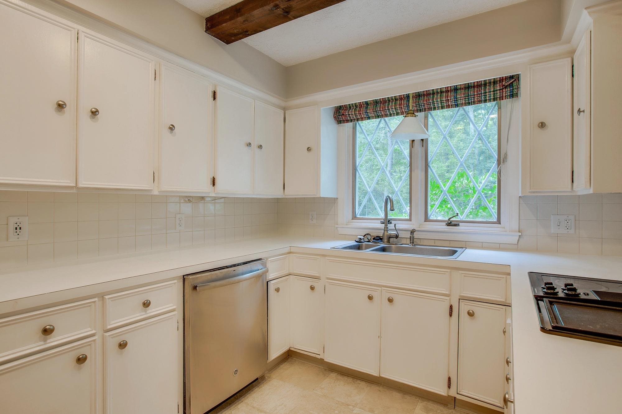 27 Buttonwood Road Property Photo 7