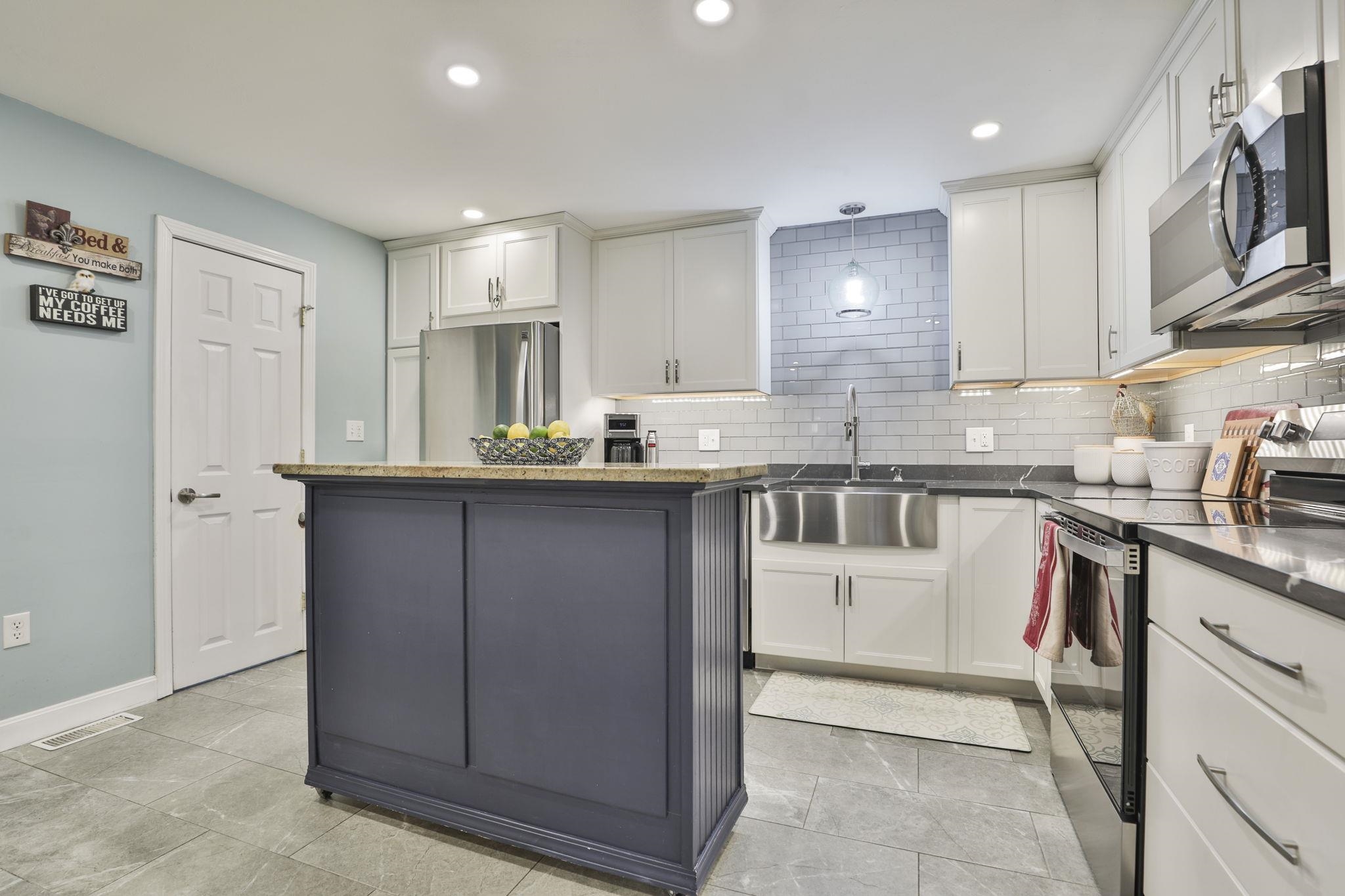 9 Candy Lane Property Photo 16