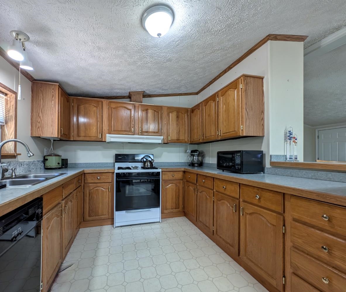 63 Sycamore Boulevard Property Photo 11
