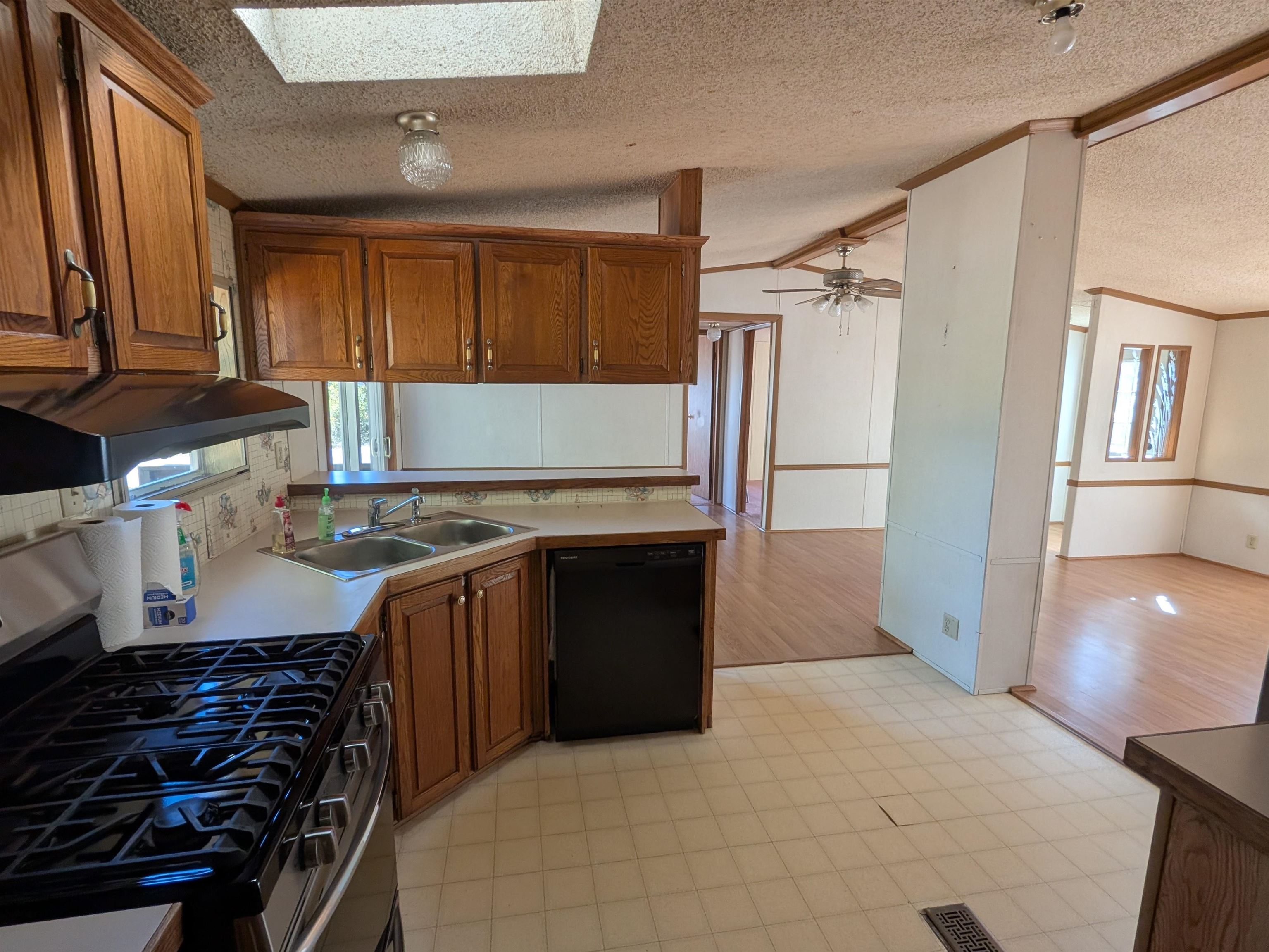 545 Elm Street Property Photo 6