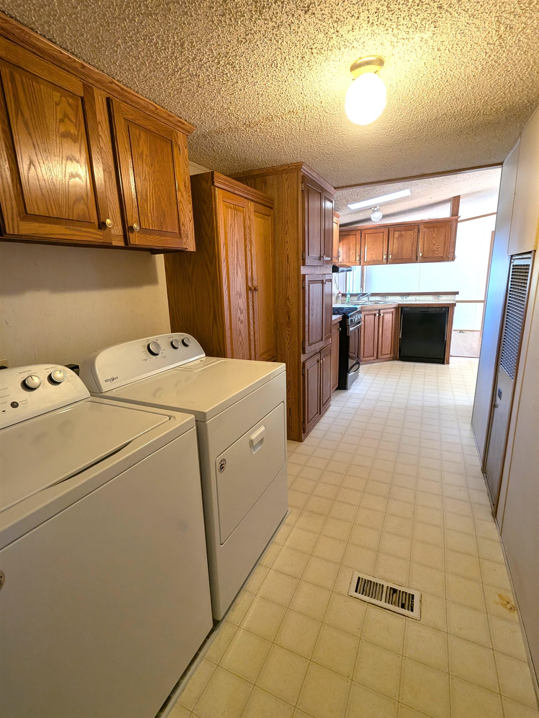 545 Elm Street Property Photo 9