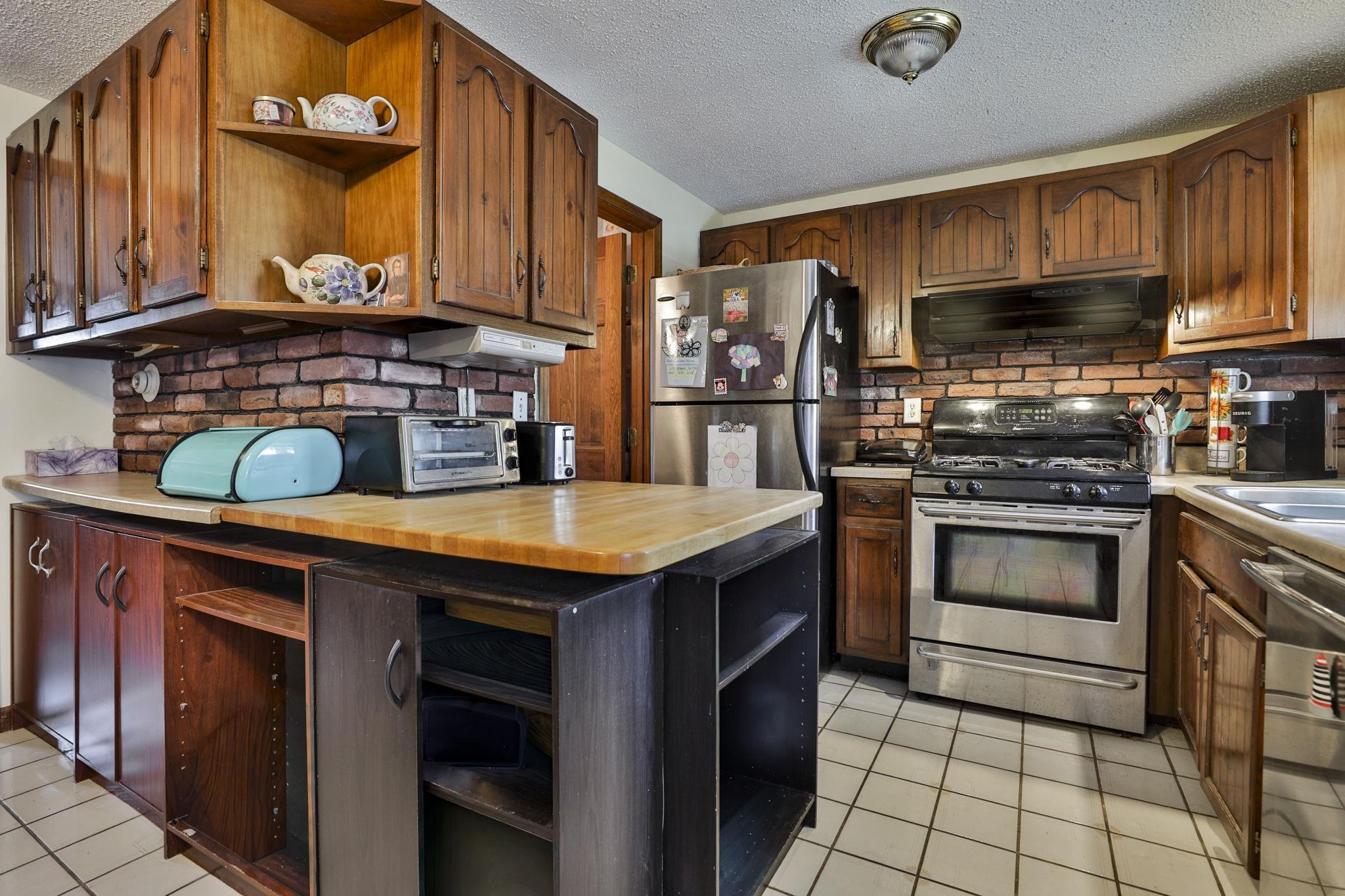 160 West Hollis Street Property Photo 13